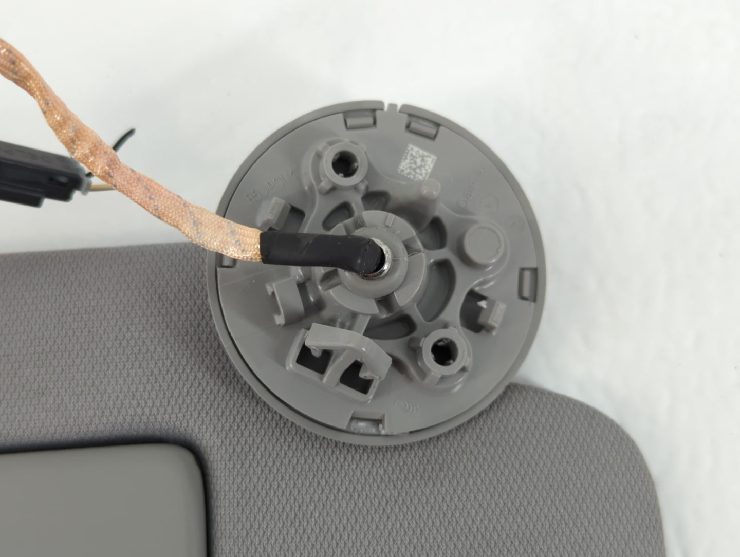 2018-2019 Chevrolet Equinox Sun Visor Shade Replacement Passenger Right Mirror Fits Fits 2018 2019 OEM Used Auto Parts - Oemusedautoparts1.com