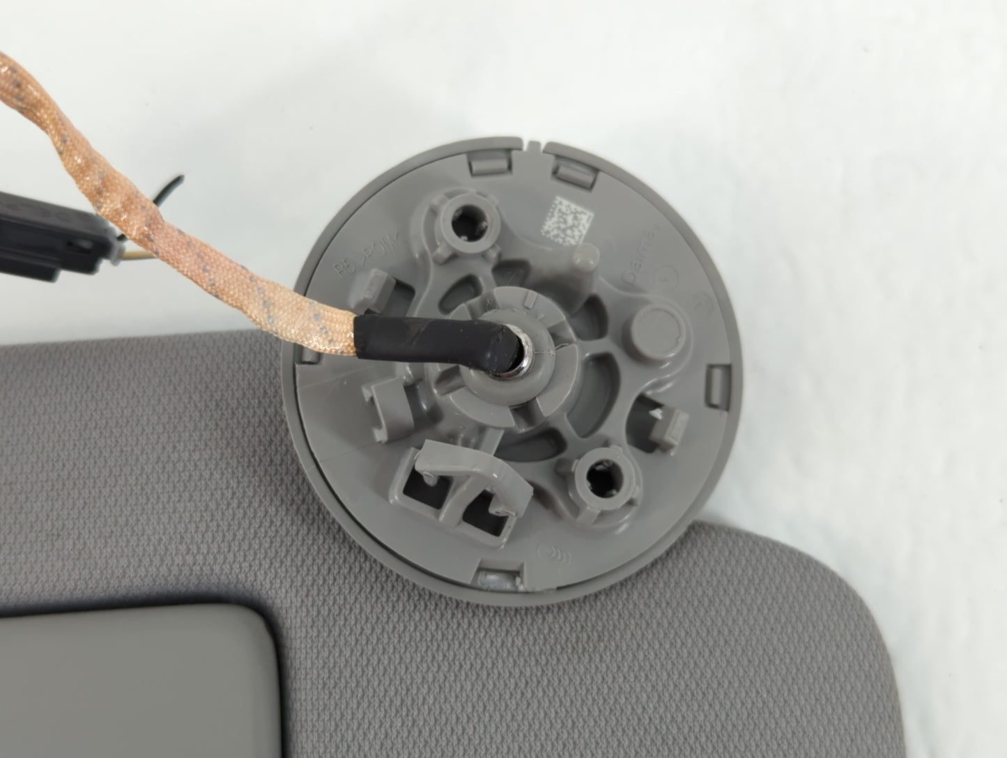 2018-2019 Chevrolet Equinox Sun Visor Shade Replacement Passenger Right Mirror Fits Fits 2018 2019 OEM Used Auto Parts - Oemusedautoparts1.com