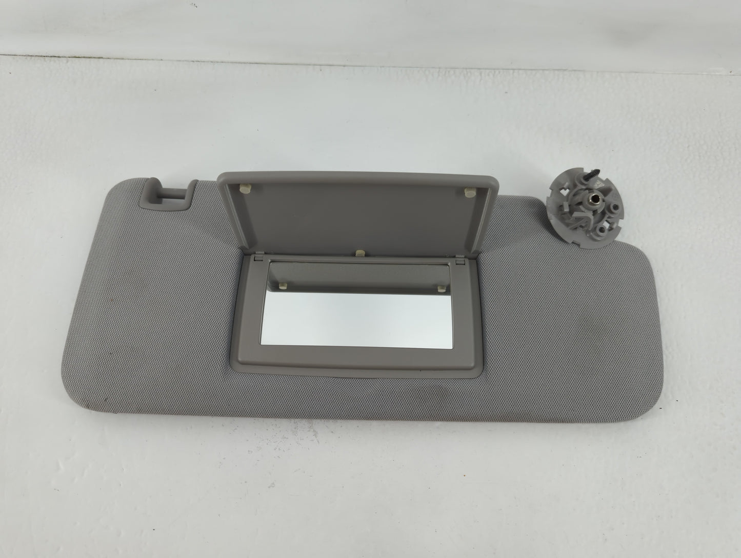 2017-2021 Chevrolet Trax Sun Visor Shade Replacement Passenger Right Mirror Fits Fits 2017 2018 2019 2020 2021 OEM Used Auto Parts - Oemusedautoparts1.com