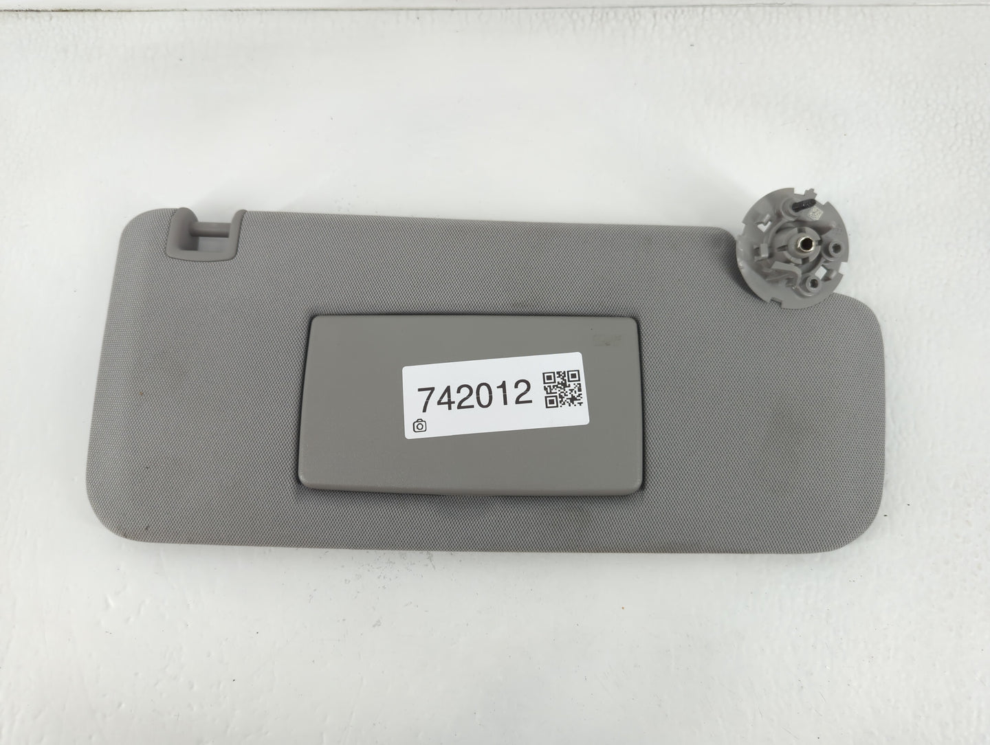 2017-2021 Chevrolet Trax Sun Visor Shade Replacement Passenger Right Mirror Fits Fits 2017 2018 2019 2020 2021 OEM Used Auto Parts - Oemusedautoparts1.com