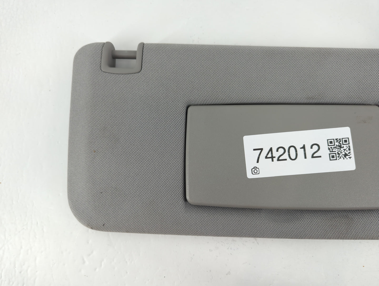 2017-2021 Chevrolet Trax Sun Visor Shade Replacement Passenger Right Mirror Fits Fits 2017 2018 2019 2020 2021 OEM Used Auto Parts - Oemusedautoparts1.com