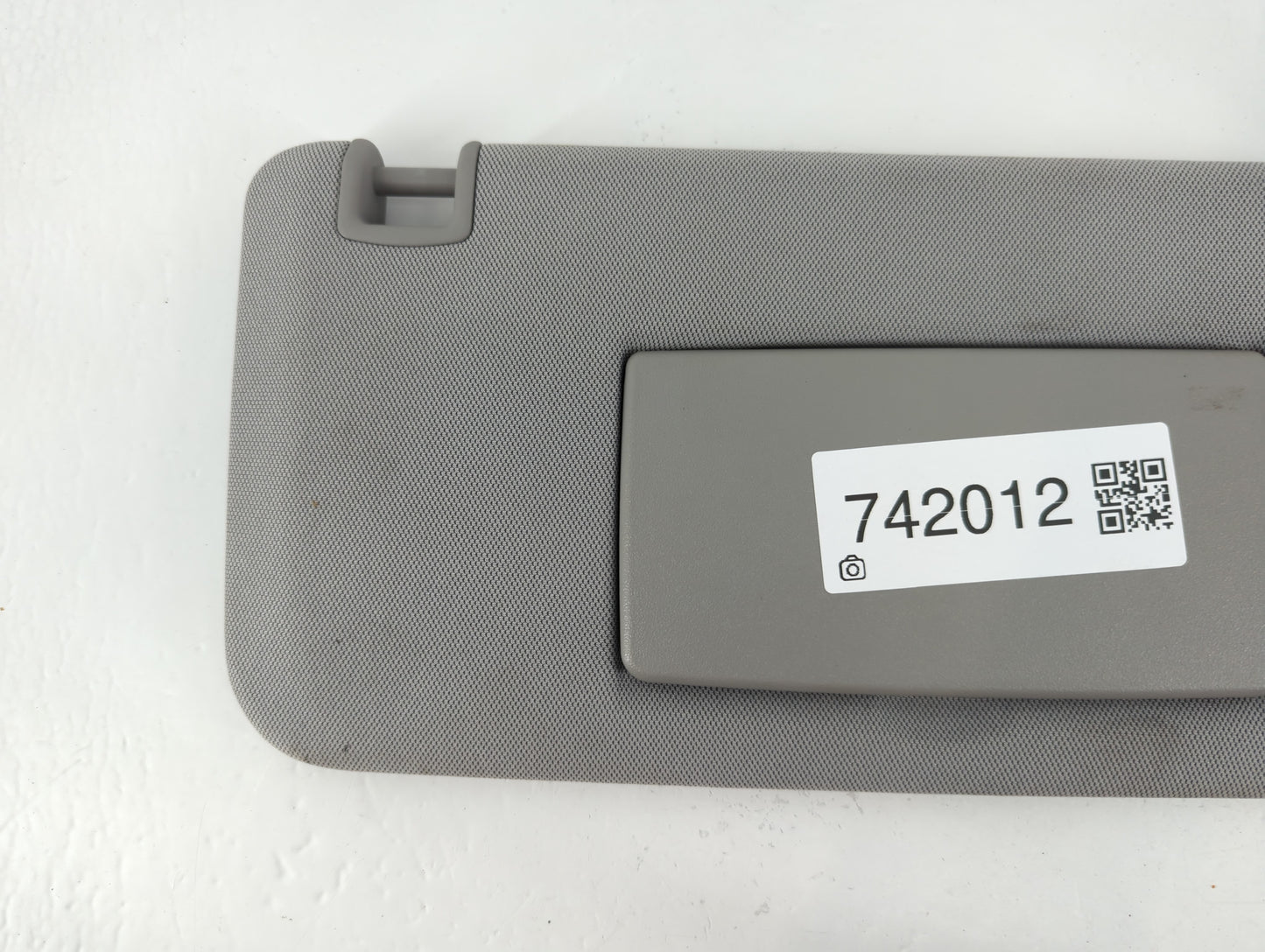 2017-2021 Chevrolet Trax Sun Visor Shade Replacement Passenger Right Mirror Fits Fits 2017 2018 2019 2020 2021 OEM Used Auto Parts - Oemusedautoparts1.com