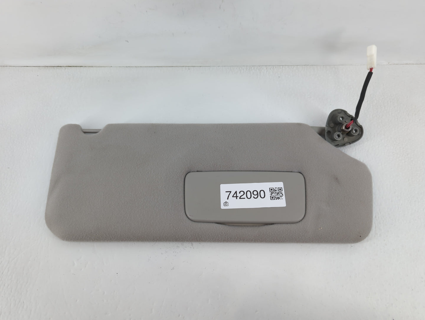 2011-2014 Toyota Sienna Sun Visor Shade Replacement Passenger Right Mirror Fits Fits 2011 2012 2013 2014 OEM Used Auto Parts - Oemusedautoparts1.com