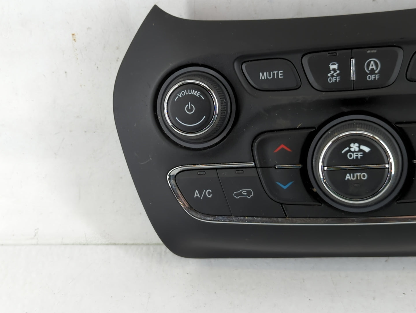 2019-2022 Jeep Cherokee Climate Control Module Temperature AC/Heater Replacement P/N:68285942AF Fits Fits 2019 2020 2021 2022 OEM Used Auto Parts - Oemusedautoparts1.com