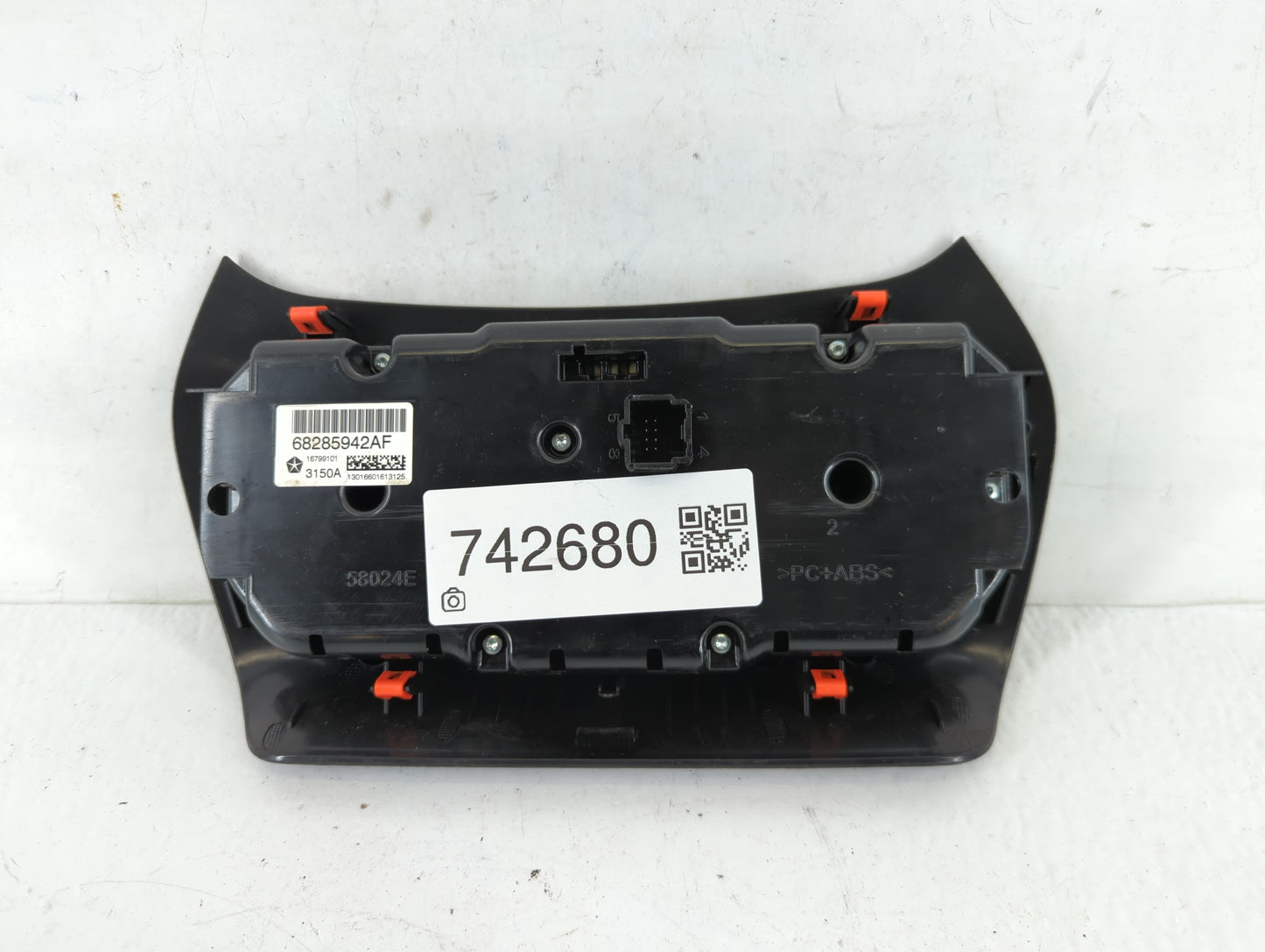 2019-2022 Jeep Cherokee Climate Control Module Temperature AC/Heater Replacement P/N:68285942AF Fits Fits 2019 2020 2021 2022 OEM Used Auto Parts - Oemusedautoparts1.com