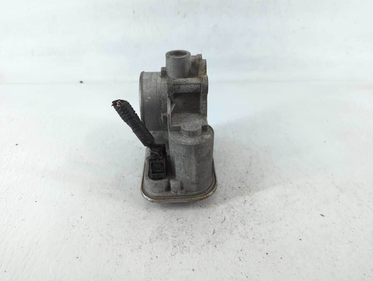 2012 Chrysler 200 Throttle Body P/N:04891735AC 3391 Fits OEM Used Auto Parts - Oemusedautoparts1.com