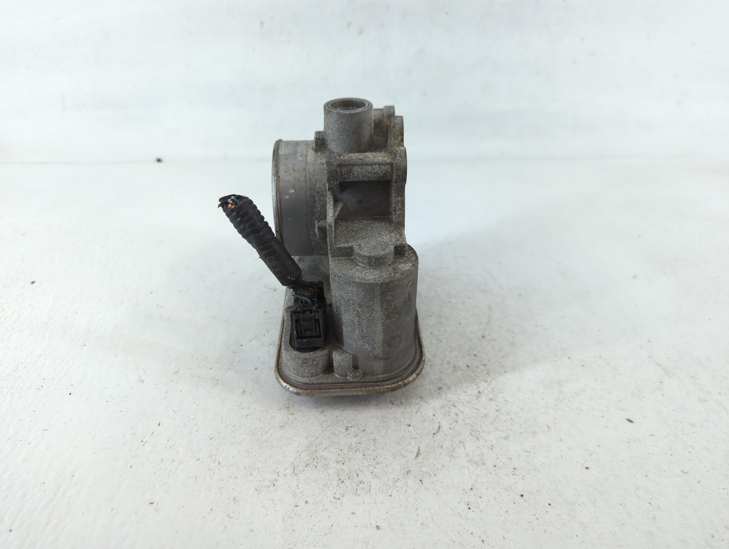 2012 Chrysler 200 Throttle Body P/N:04891735AC 3391 Fits OEM Used Auto Parts - Oemusedautoparts1.com