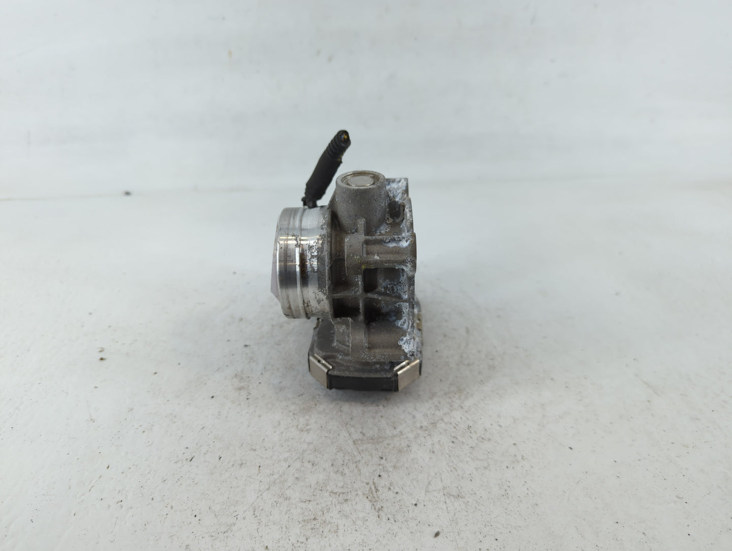 2018-2022 Chevrolet Equinox Throttle Body P/N:12671379AA Fits Fits 2016 2017 2018 2019 2020 2021 2022 OEM Used Auto Parts - Oemusedautoparts1.com