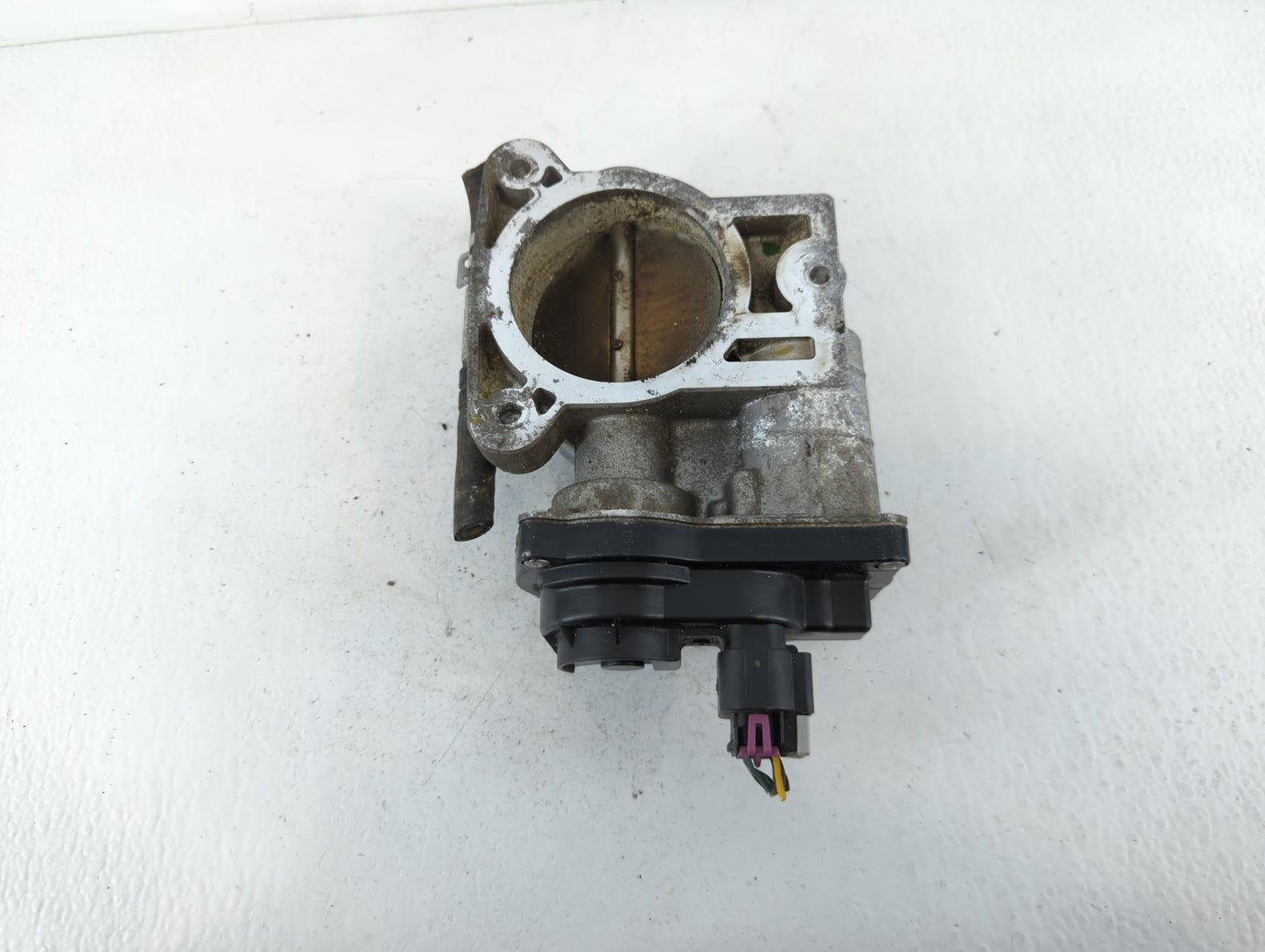 2003-2006 Chevrolet Avalanche 1500 Throttle Body Fits Fits 2003 2004 2005 2006 2007 OEM Used Auto Parts - Oemusedautoparts1.com