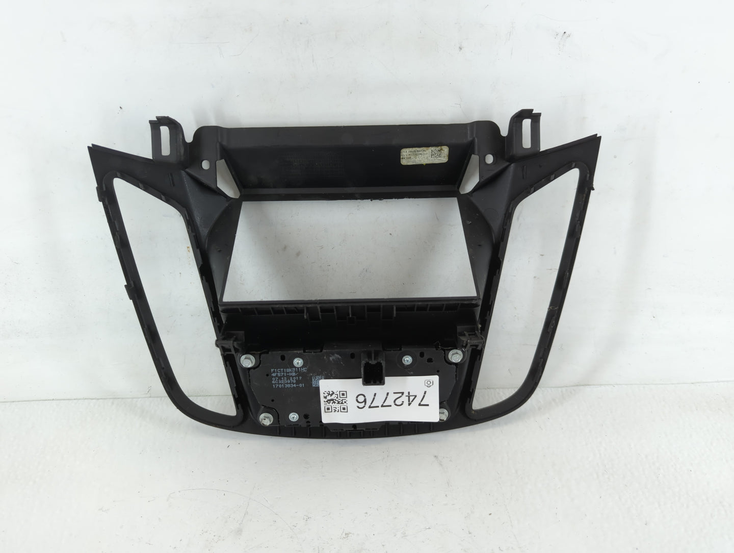2017-2019 Ford Escape Radio AM FM Cd Player Receiver Replacement P/N:F1CT18K811HC 17013834-01, 4F571-HB Fits Fits 2017 2018 2019 OEM Used Auto Parts - Oemusedautoparts1.com