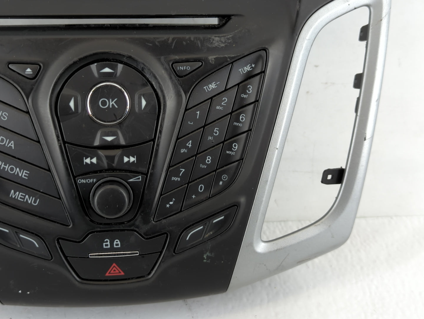 2020-2022 Chevrolet Traverse Radio AM FM Cd Player Receiver Replacement P/N:DM5T18K811KA 331 453 000 Fits Fits 2020 2021 2022 OEM Used Auto Parts - Oemusedautoparts1.com