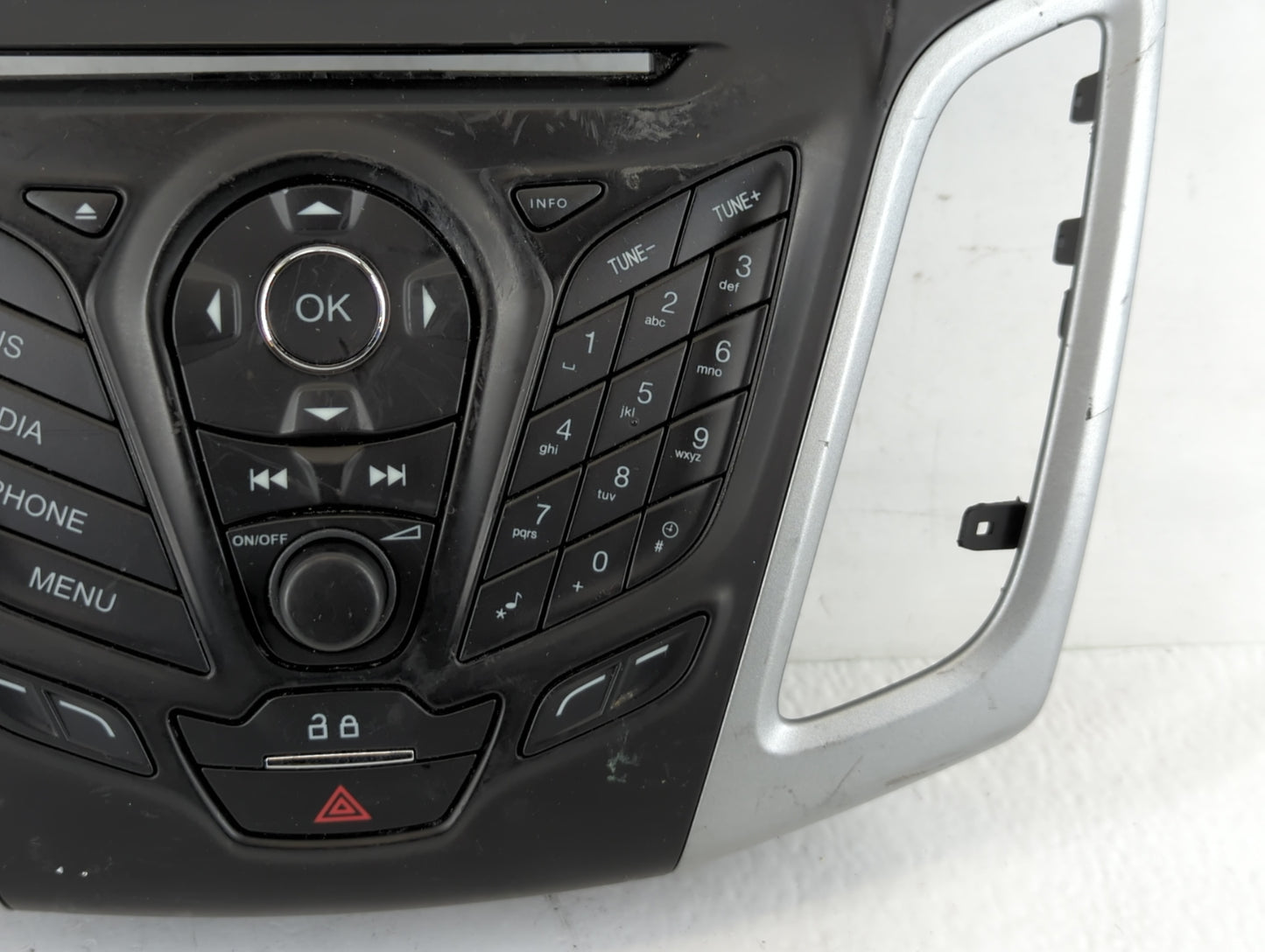 2020-2022 Chevrolet Traverse Radio AM FM Cd Player Receiver Replacement P/N:DM5T18K811KA 331 453 000 Fits Fits 2020 2021 2022 OEM Used Auto Parts - Oemusedautoparts1.com