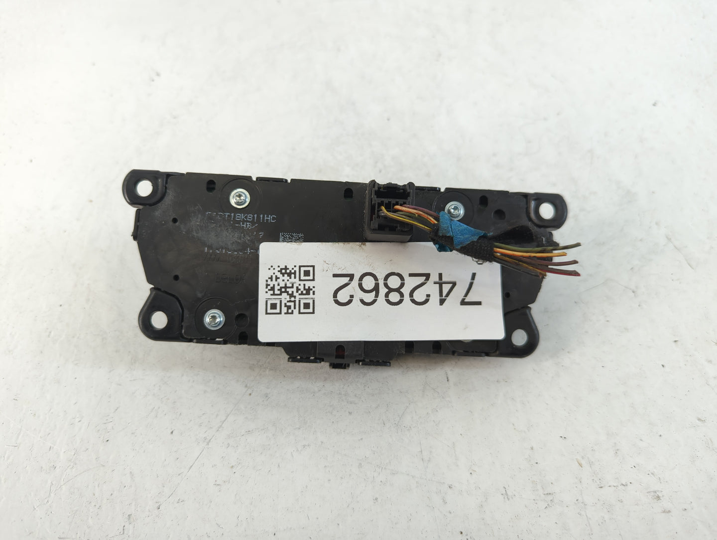 2017-2019 Ford Escape Radio AM FM Cd Player Receiver Replacement P/N:F1CT18K811HC Fits Fits 2017 2018 2019 OEM Used Auto Parts - Oemusedautoparts1.com