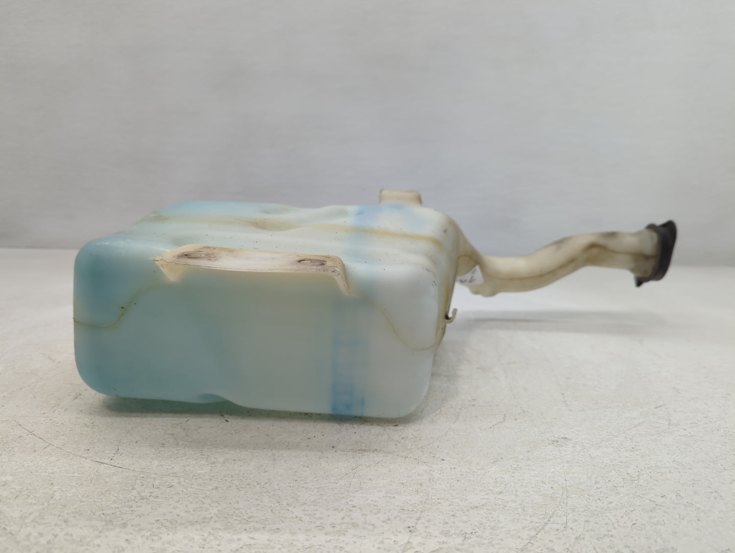 2005-2010 Chevrolet Cobalt Windshield Washer Fluid Reservoir Bottle Oem - Oemusedautoparts1.com