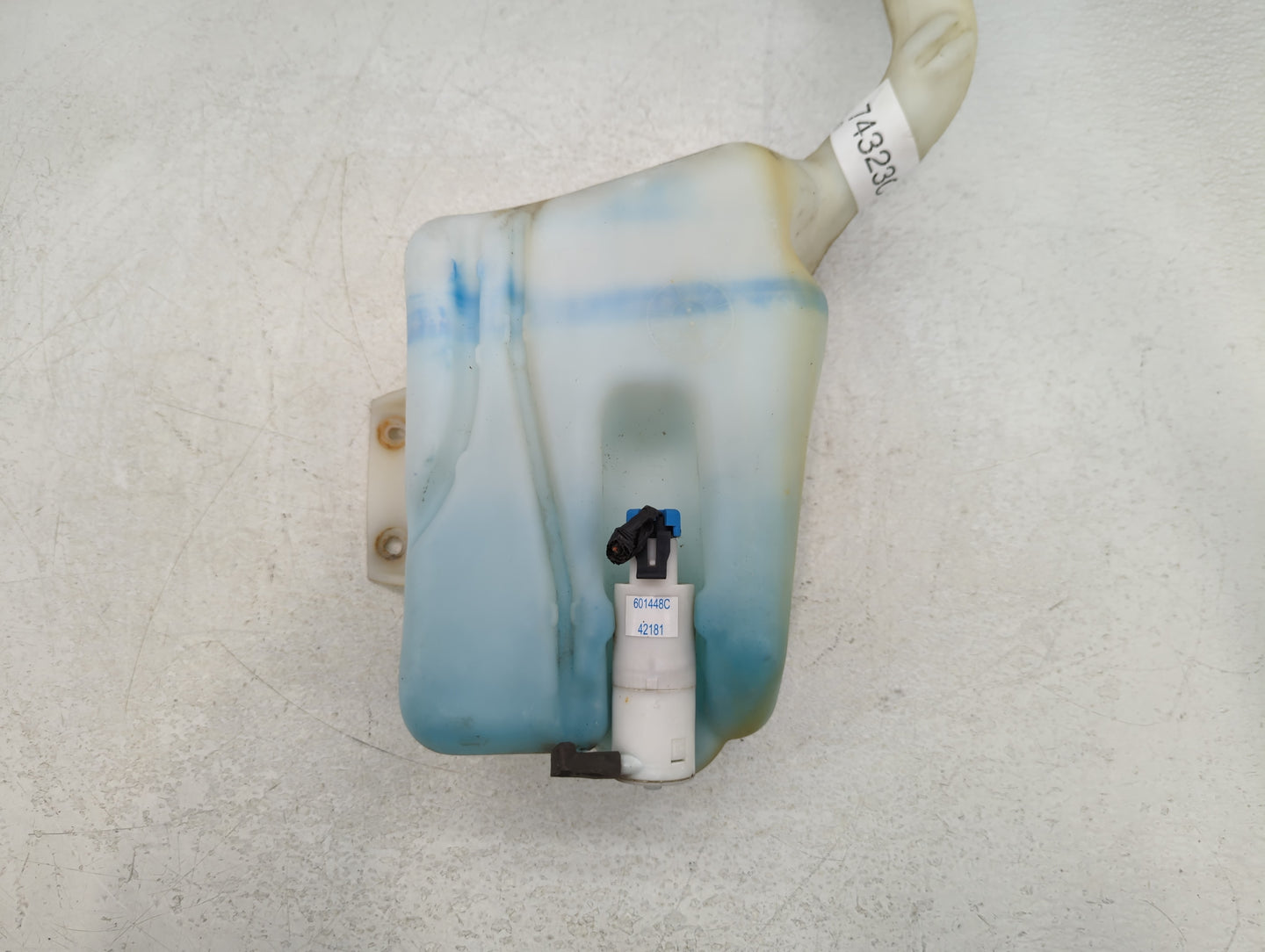 2005-2010 Chevrolet Cobalt Windshield Washer Fluid Reservoir Bottle Oem - Oemusedautoparts1.com