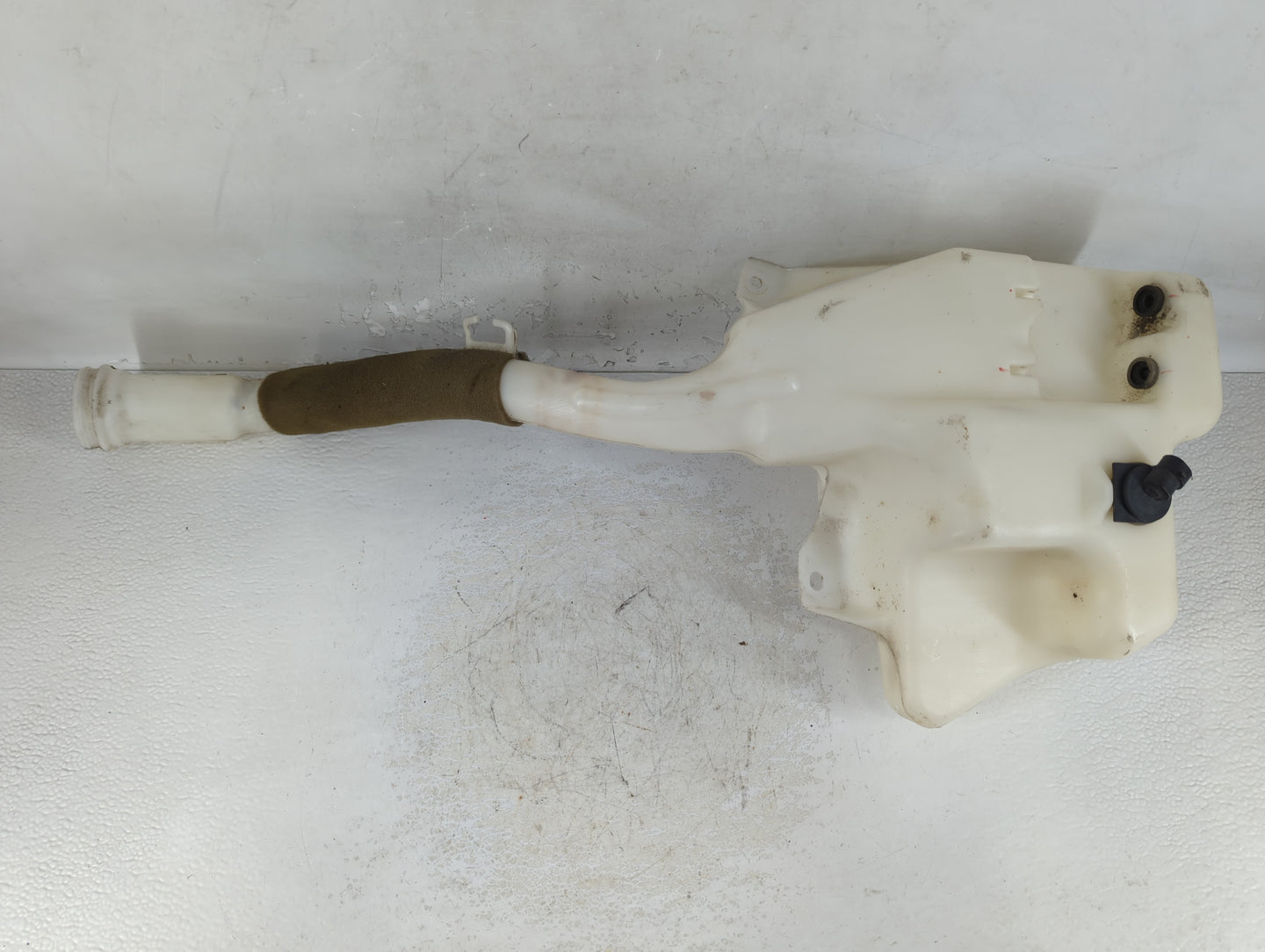 Saturn Outlook Windshield Washer Fluid Reservoir Bottle Oem - Oemusedautoparts1.com