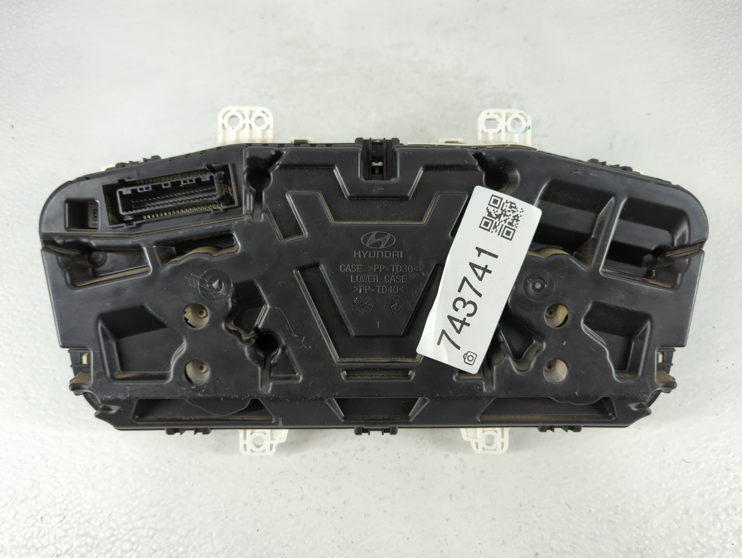 2016-2017 Hyundai Sonata Instrument Cluster Speedometer Gauges P/N:94001-C2200 Fits Fits 2016 2017 OEM Used Auto Parts - Oemusedautoparts1.com