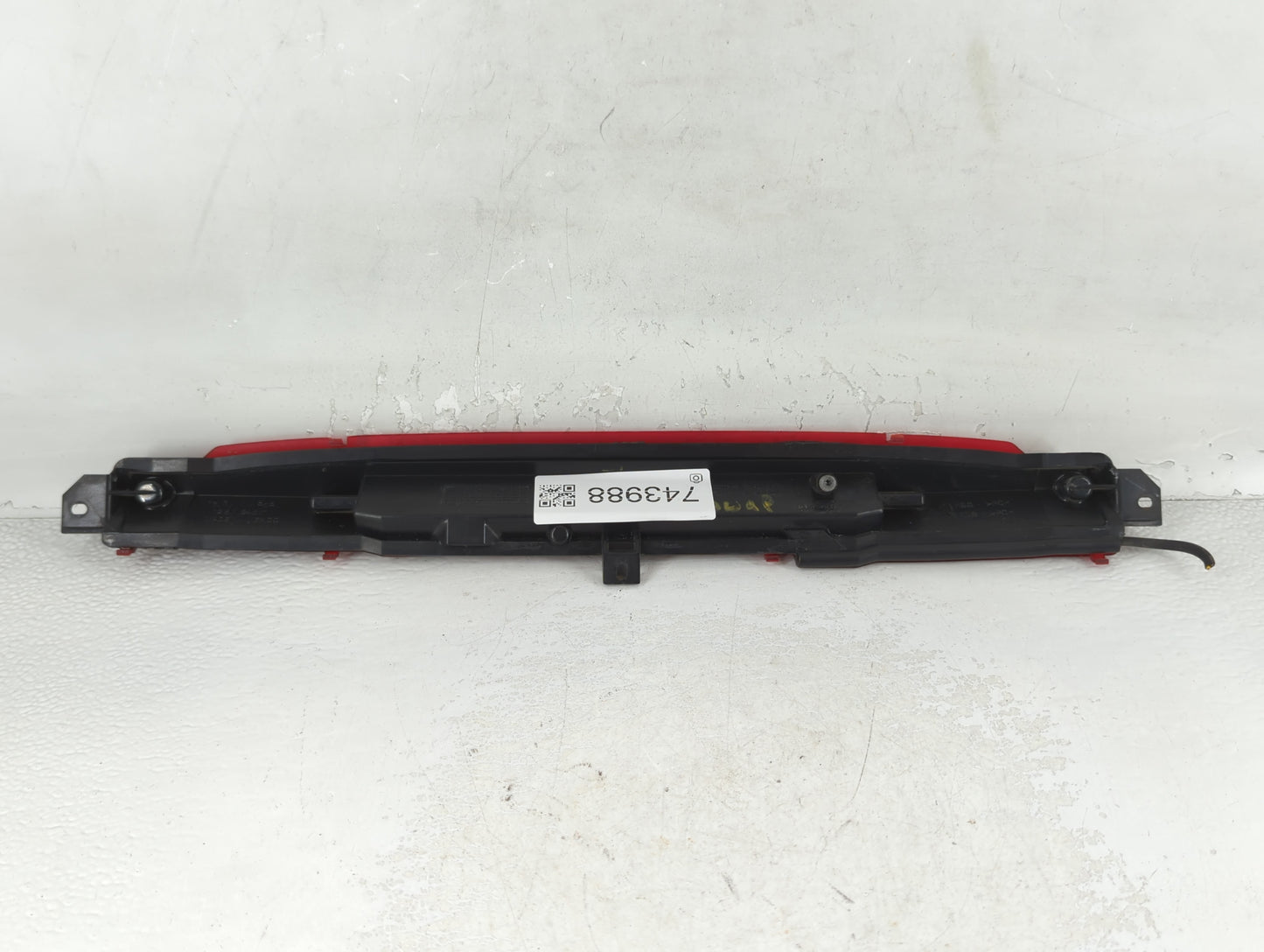 2004 Chevrolet Trailblazer Ext Third Brake Light Tail Light Fits OEM Used Auto Parts - Oemusedautoparts1.com