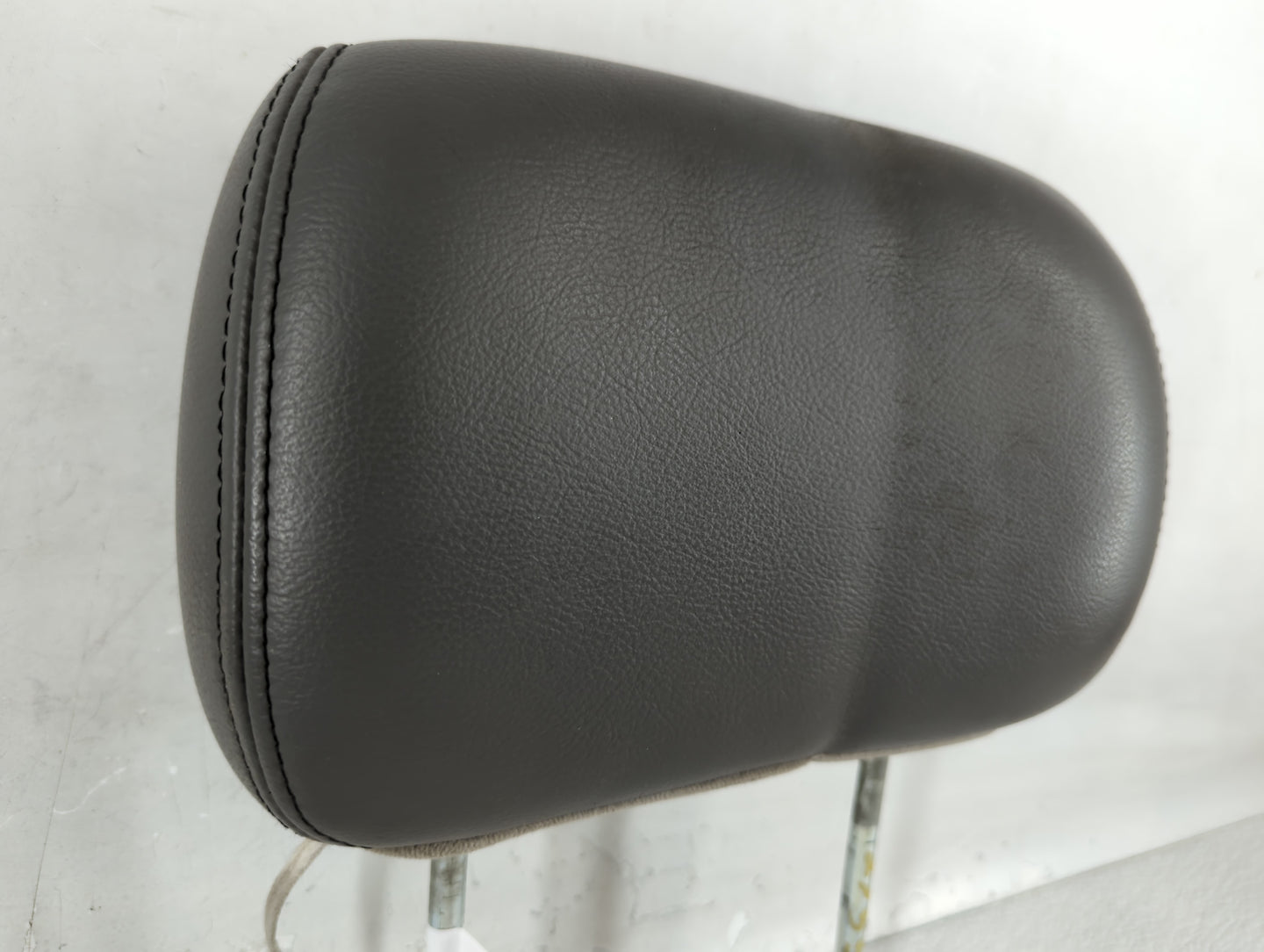 2004 Chevrolet Trailblazer Ext Headrest Head Rest Front Driver Passenger Seat Fits OEM Used Auto Parts - Oemusedautoparts1.com