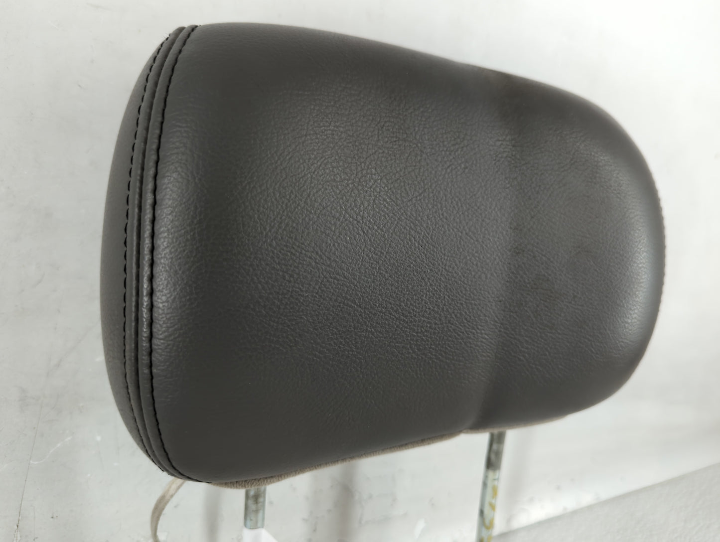 2004 Chevrolet Trailblazer Ext Headrest Head Rest Front Driver Passenger Seat Fits OEM Used Auto Parts - Oemusedautoparts1.com