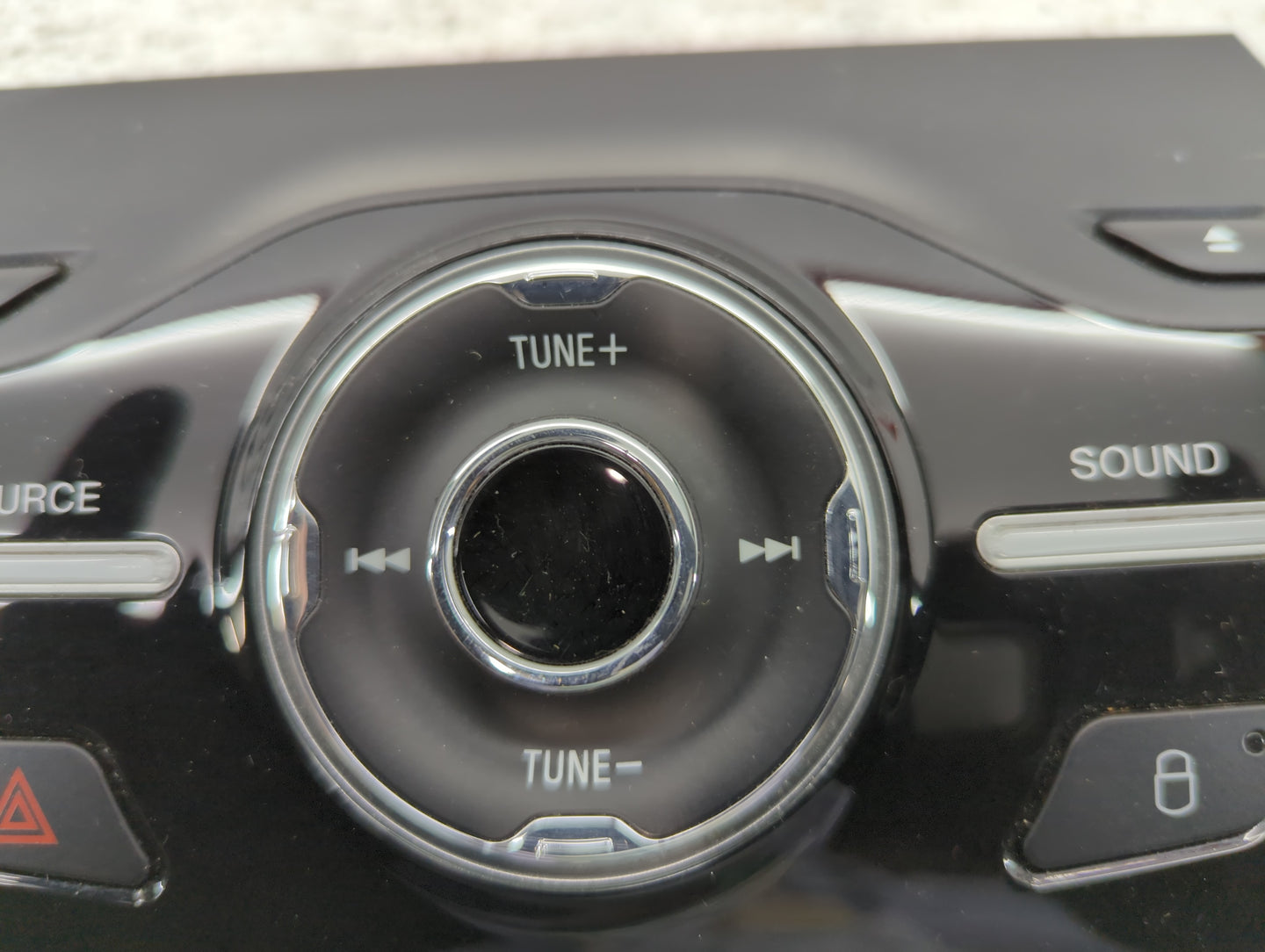 2013-2016 Ford Escape Radio AM FM Cd Player Receiver Replacement P/N:90151-696 CJ5T-18K811-FD Fits Fits 2013 2014 2015 2016 OEM Used Auto Parts - Oemusedautoparts1.com