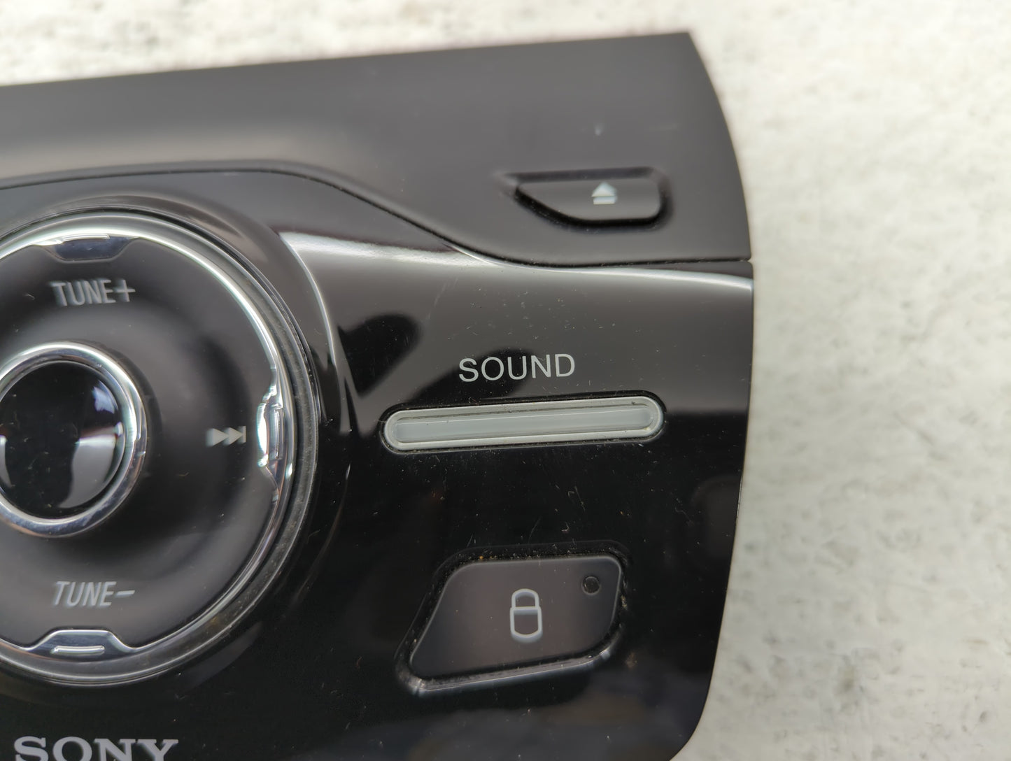 2013-2016 Ford Escape Radio AM FM Cd Player Receiver Replacement P/N:90151-696 CJ5T-18K811-FD Fits Fits 2013 2014 2015 2016 OEM Used Auto Parts - Oemusedautoparts1.com