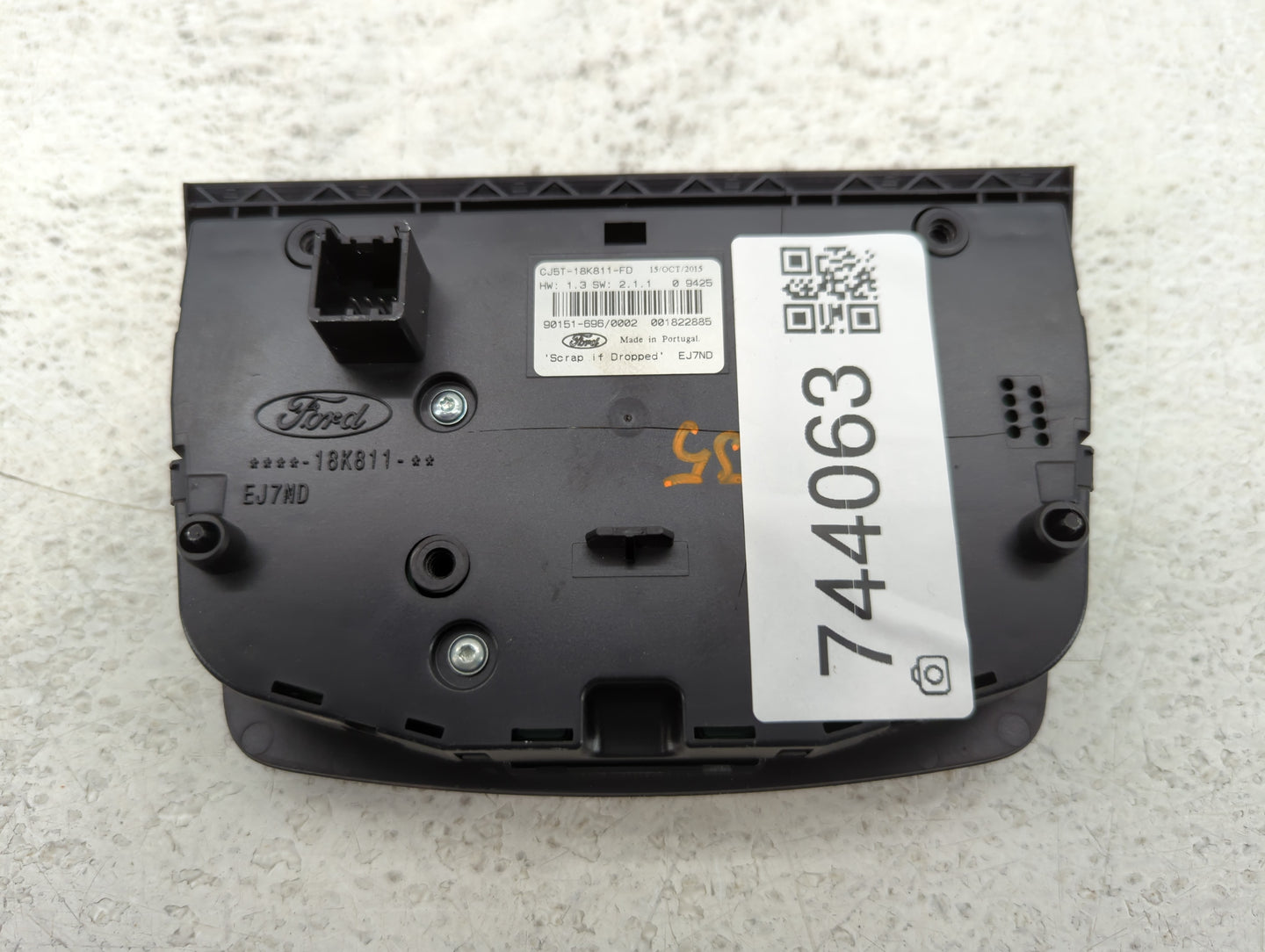 2013-2016 Ford Escape Radio AM FM Cd Player Receiver Replacement P/N:90151-696 CJ5T-18K811-FD Fits Fits 2013 2014 2015 2016 OEM Used Auto Parts - Oemusedautoparts1.com