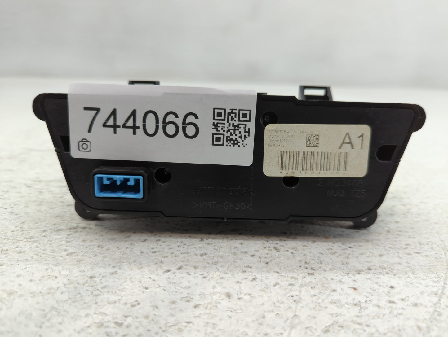 2014-2015 Acura Mdx Radio AM FM Cd Player Receiver Replacement Fits Fits 2014 2015 OEM Used Auto Parts - Oemusedautoparts1.com
