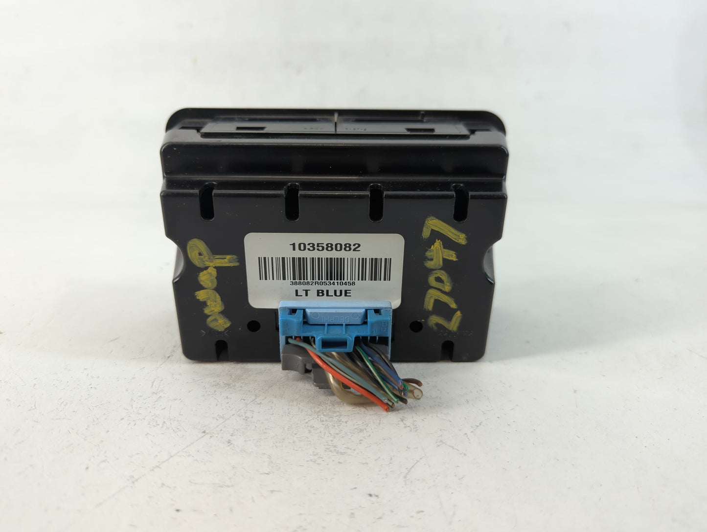 2002 Cadillac Escalade Radio AM FM Cd Player Receiver Replacement P/N:10358082 Fits Fits 2001 OEM Used Auto Parts - Oemusedautoparts1.com