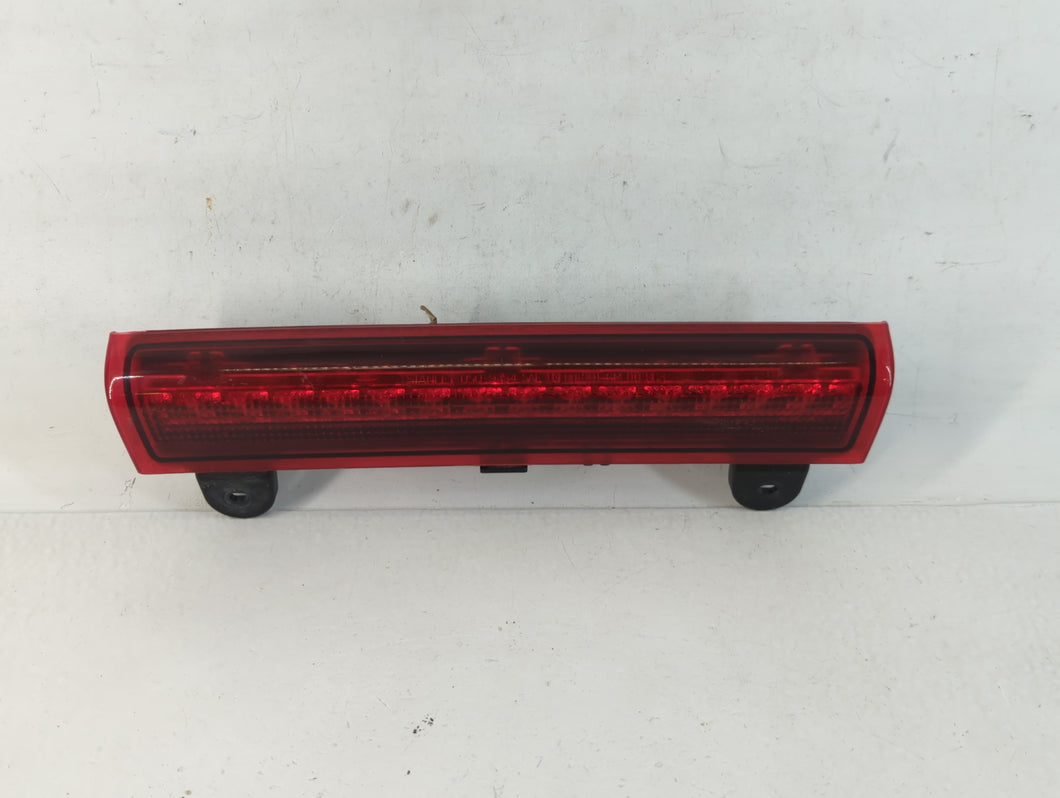 2006 Chevrolet Suburban Third Brake Light Tail Light P/N:15170955 050-9354 Fits OEM Used Auto Parts