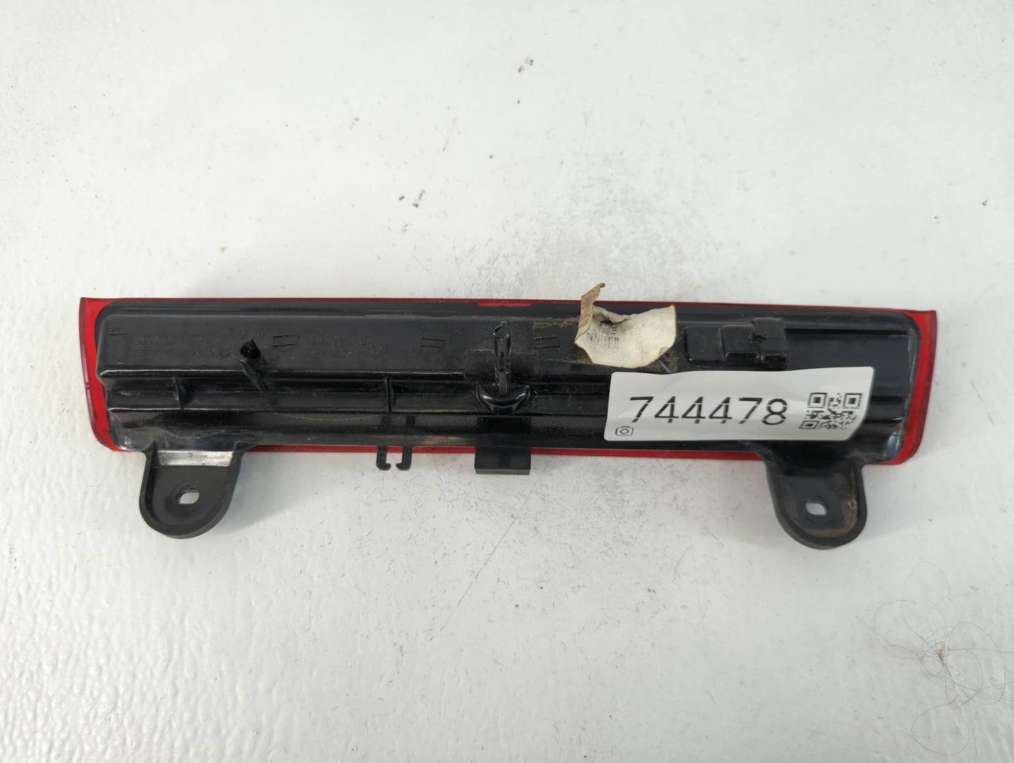 2006 Chevrolet Suburban Third Brake Light Tail Light P/N:15170955 050-9354 Fits OEM Used Auto Parts - Oemusedautoparts1.com