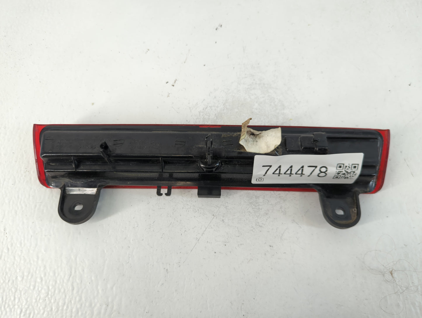 2006 Chevrolet Suburban Third Brake Light Tail Light P/N:15170955 050-9354 Fits OEM Used Auto Parts - Oemusedautoparts1.com