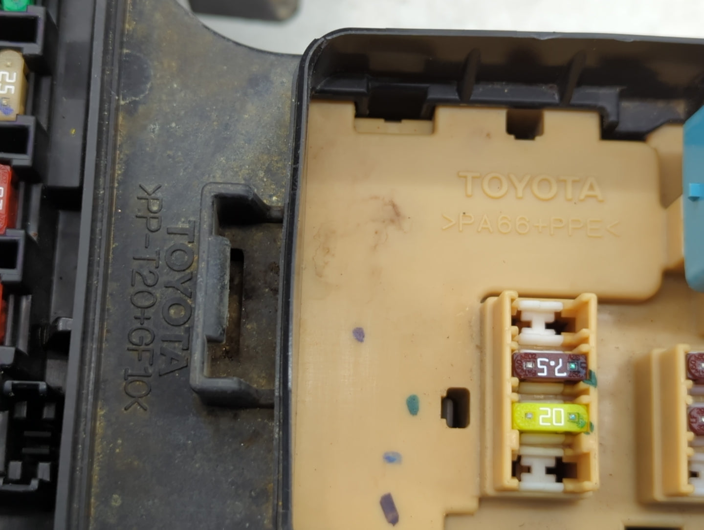 2017-2020 Toyota 86 Fusebox Fuse Box Panel Relay Module P/N:PP-T20+GF10 PA66+PPE Fits Fits 2017 2018 2019 2020 OEM Used Auto Parts - Oemusedautoparts1.com