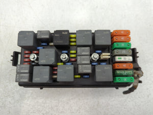 2005-2006 Chevrolet Equinox Fusebox Fuse Box Panel Relay Module P/N:2283-17 15797553 Fits Fits 2005 2006 OEM Used Auto Parts