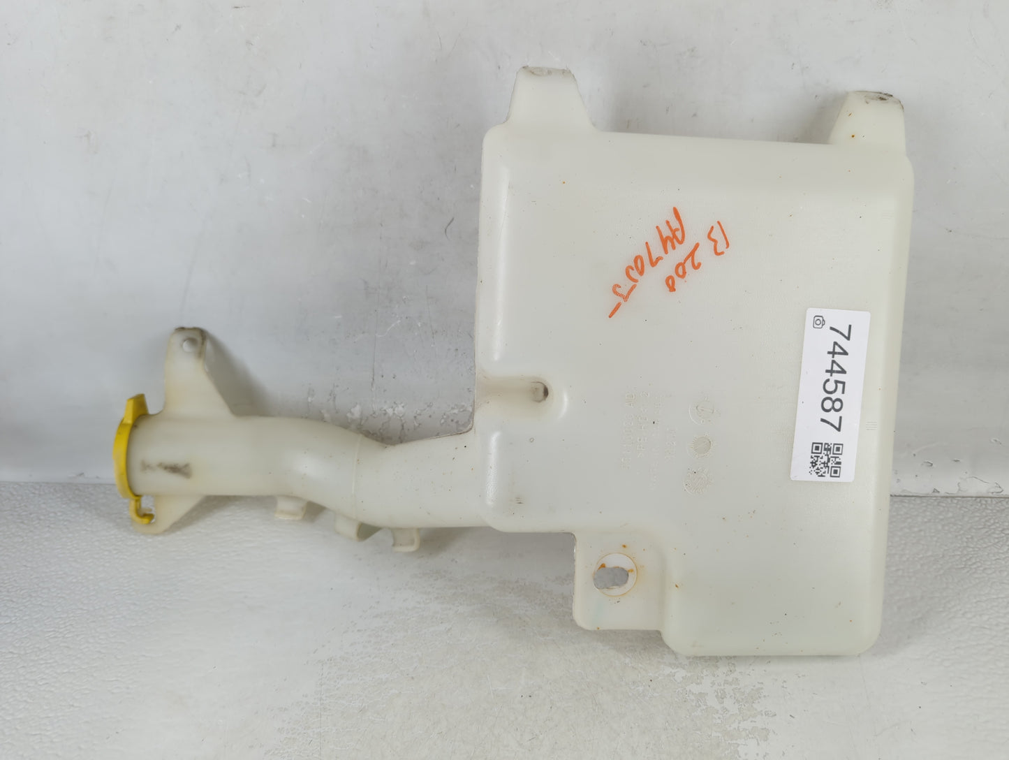 2011-2014 Chrysler 200 Windshield Washer Fluid Reservoir Bottle Oem - Oemusedautoparts1.com