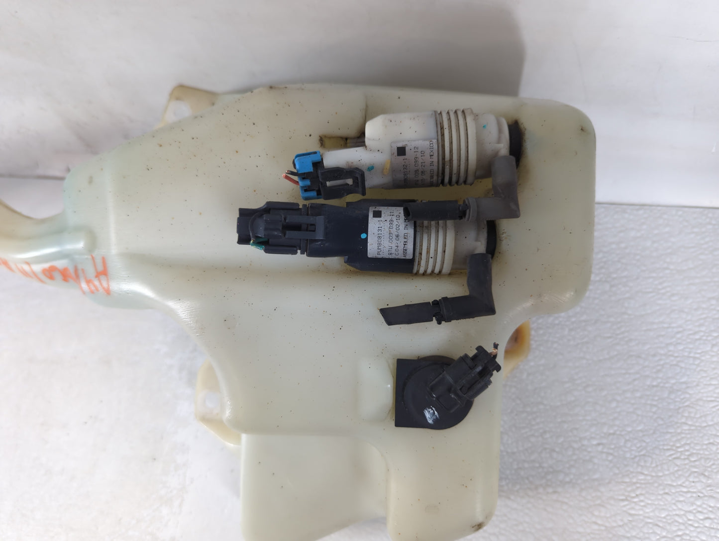 2010-2017 Gmc Acadia Windshield Washer Fluid Reservoir Bottle Oem - Oemusedautoparts1.com