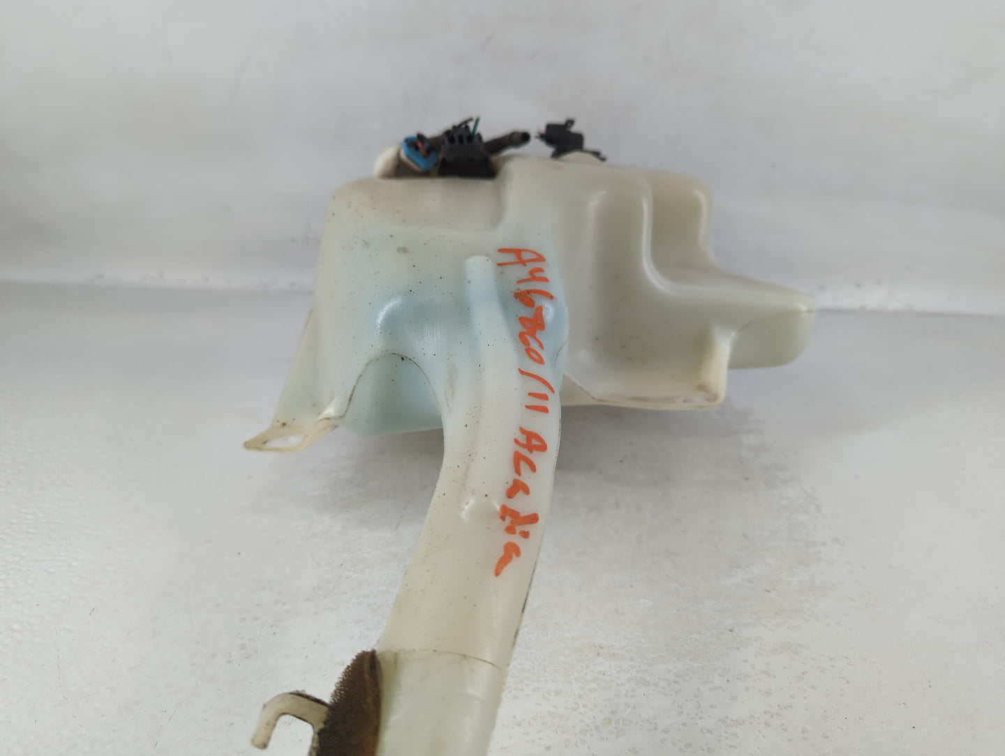 2010-2017 Gmc Acadia Windshield Washer Fluid Reservoir Bottle Oem - Oemusedautoparts1.com