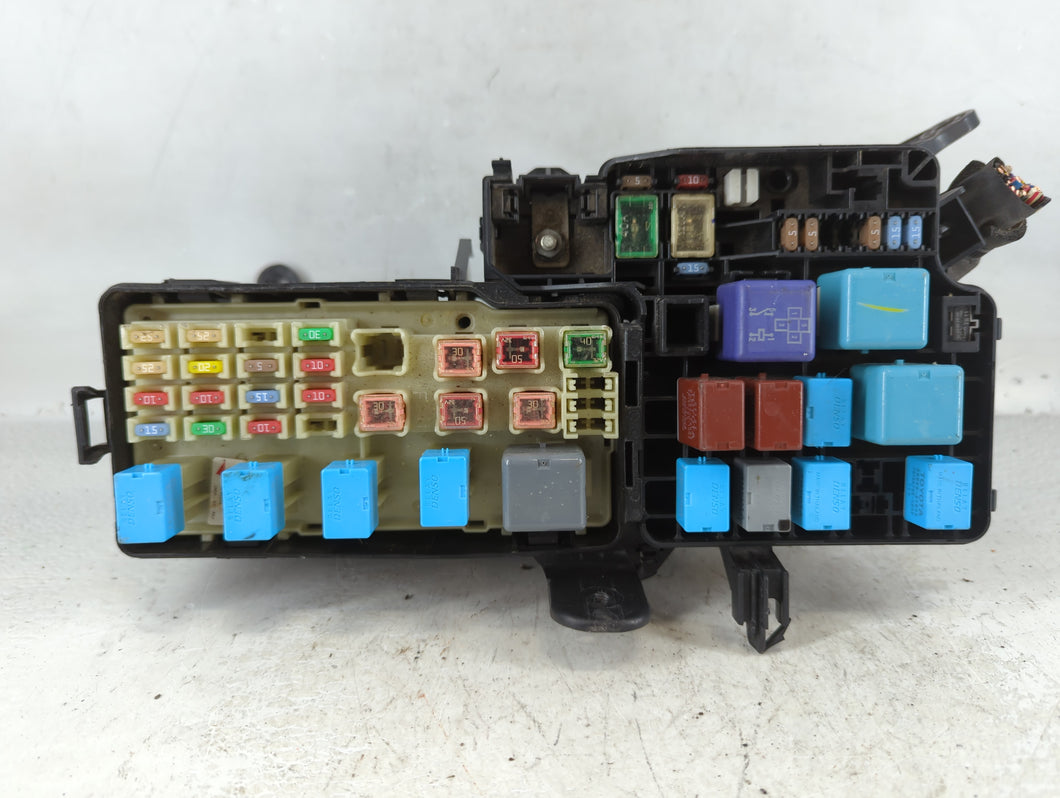 2007-2008 Toyota Solara Fusebox Fuse Box Panel Relay Module P/N:102807 1 Fits Fits 2007 2008 OEM Used Auto Parts