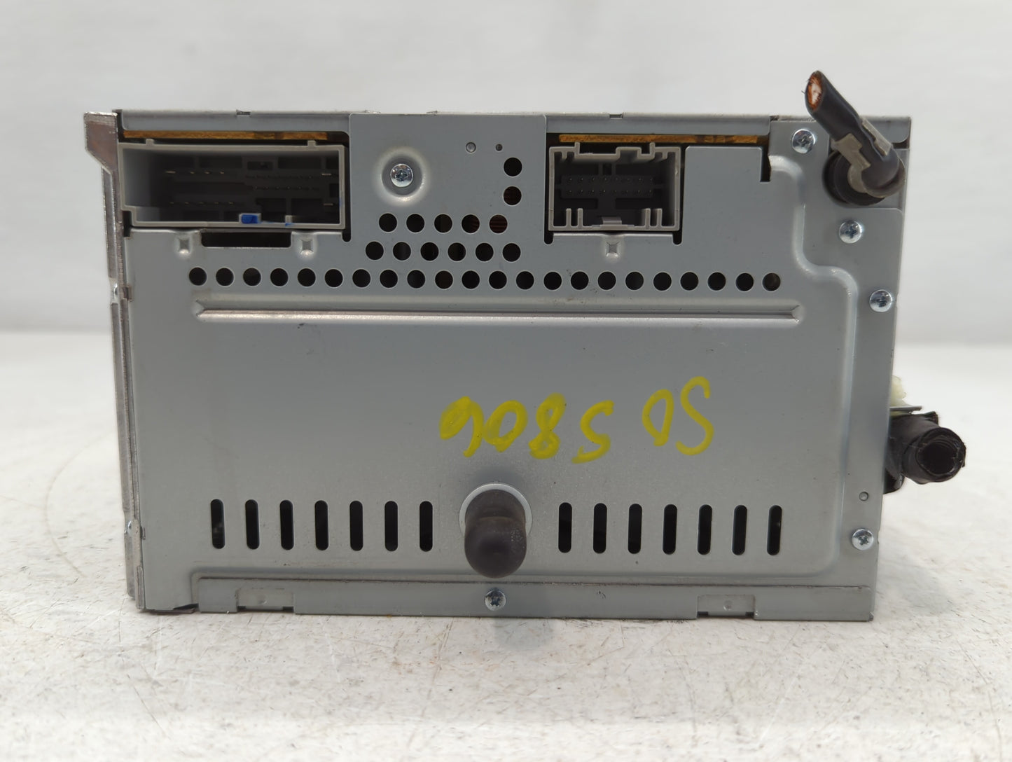 2008 Ford Escape Radio AM FM Cd Player Receiver Replacement P/N:8L8T-19C107-AM Fits OEM Used Auto Parts - Oemusedautoparts1.com