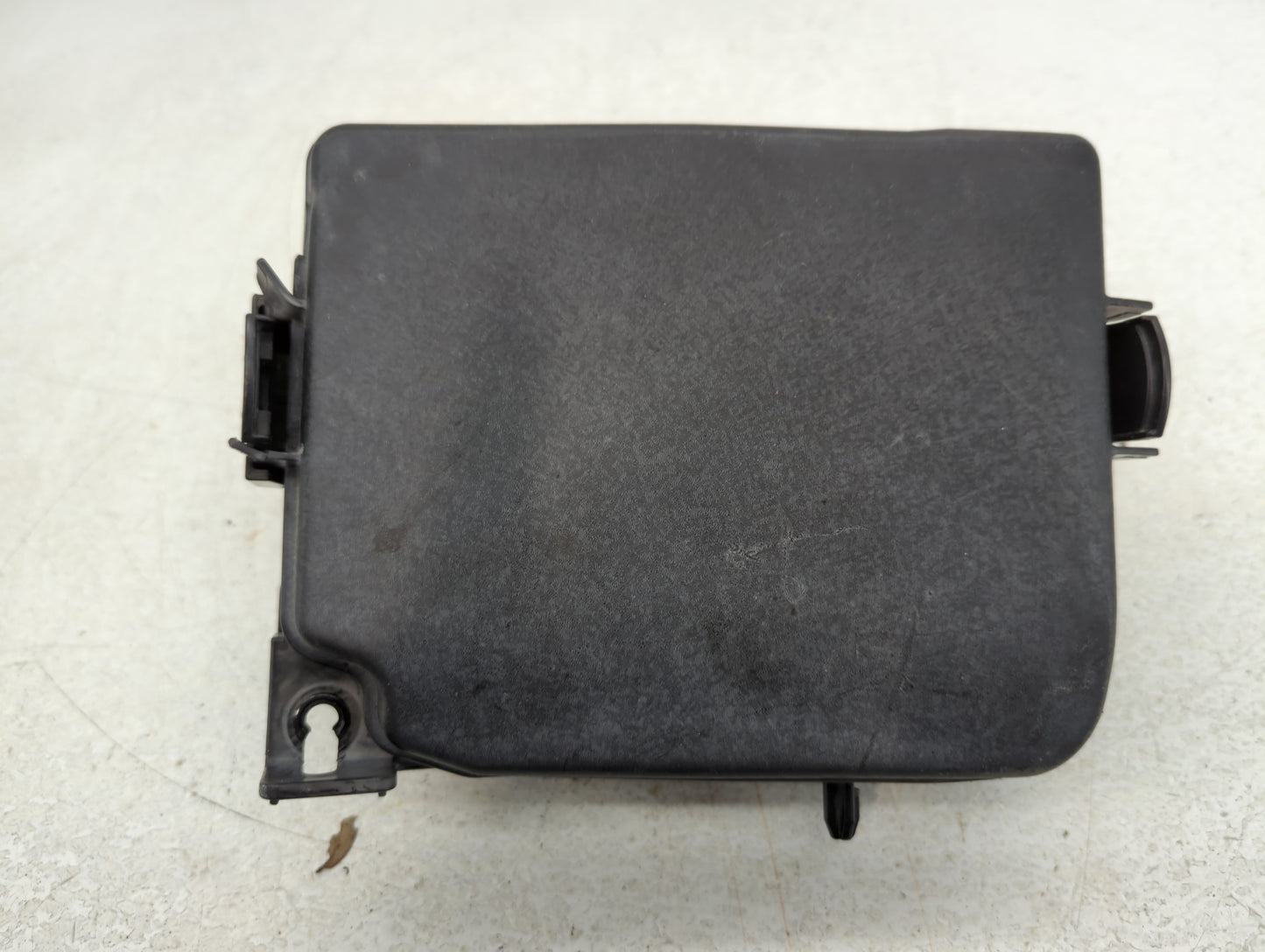 2014-2016 Hyundai Elantra Fusebox Fuse Box Panel Relay Module P/N:VS912013Y060UA Fits Fits 2014 2015 2016 OEM Used Auto Parts - Oemusedautoparts1.com