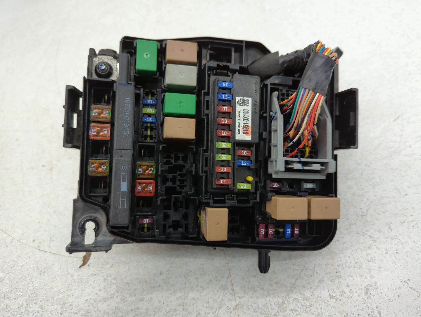 2014-2016 Hyundai Elantra Fusebox Fuse Box Panel Relay Module P/N:VS912013Y060UA Fits Fits 2014 2015 2016 OEM Used Auto Parts - Oemusedautoparts1.com