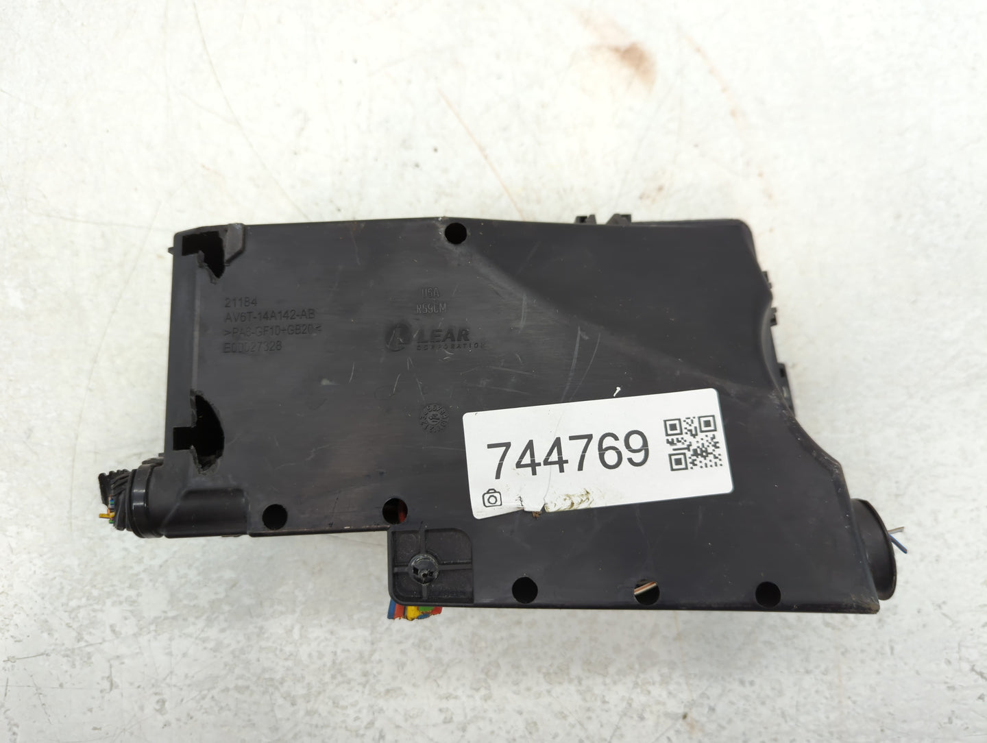 2013-2016 Ford Escape Fusebox Fuse Box Panel Relay Module P/N:21090 000 001 AV6T-14A076-AB Fits Fits 2013 2014 2015 2016 OEM Used Auto Parts - Oemusedautoparts1.com