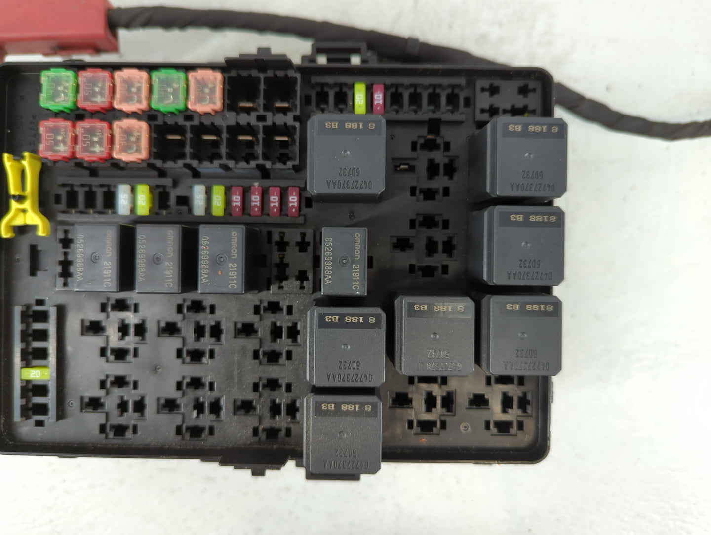 2019 Chrysler 300 Fusebox Fuse Box Panel Relay Module P/N:P68384813AC Fits OEM Used Auto Parts - Oemusedautoparts1.com