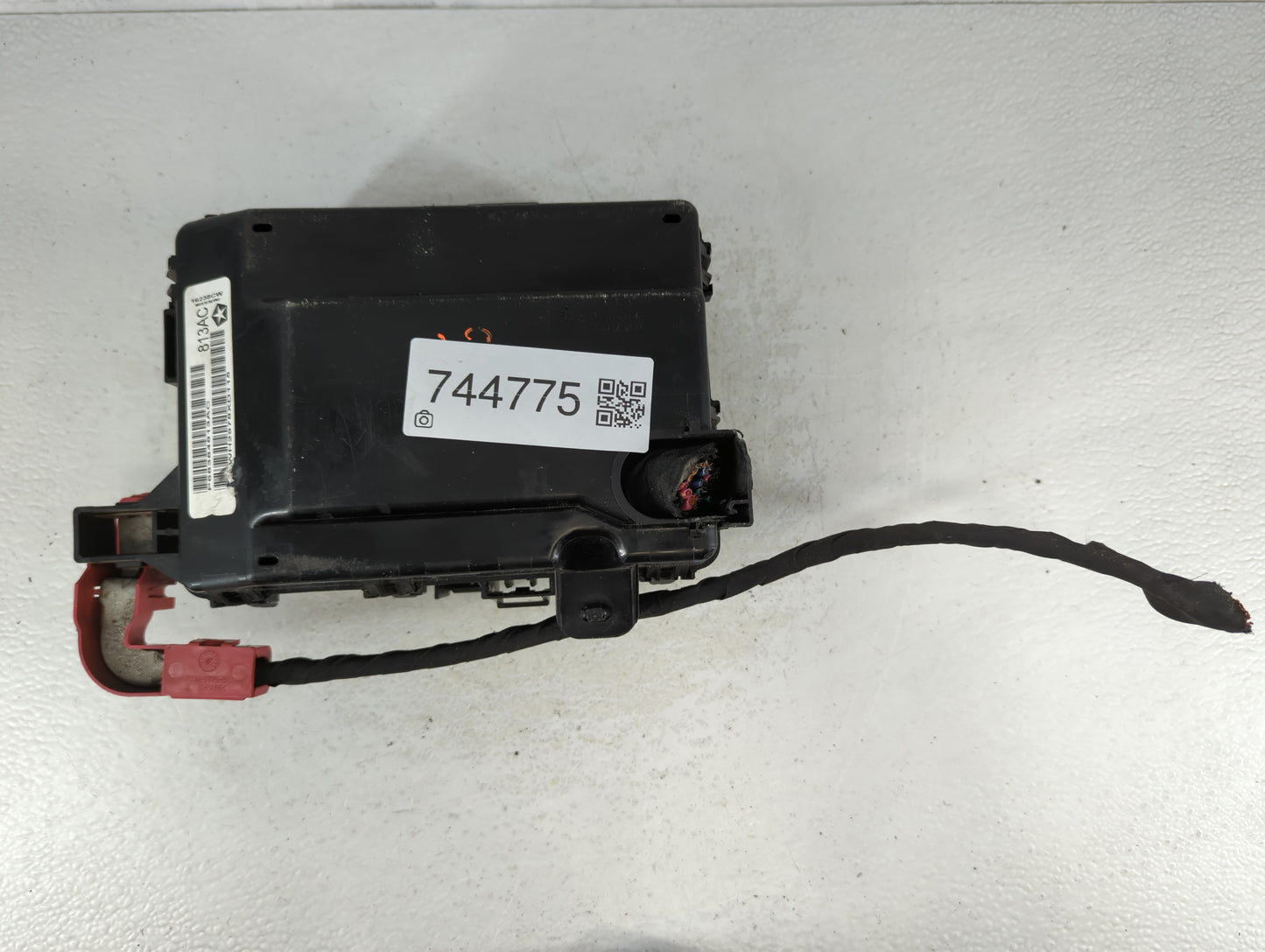 2019 Chrysler 300 Fusebox Fuse Box Panel Relay Module P/N:P68384813AC Fits OEM Used Auto Parts - Oemusedautoparts1.com