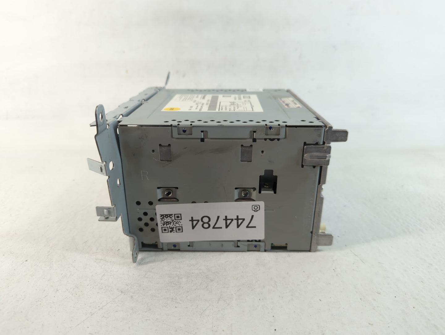 2010-2012 Audi A4 Radio AM FM Cd Player Receiver Replacement P/N:8T1 035 186 R Fits Fits 2010 2011 2012 2013 2014 2015 2016 2017 OEM Used Auto Parts - Oemusedautoparts1.com