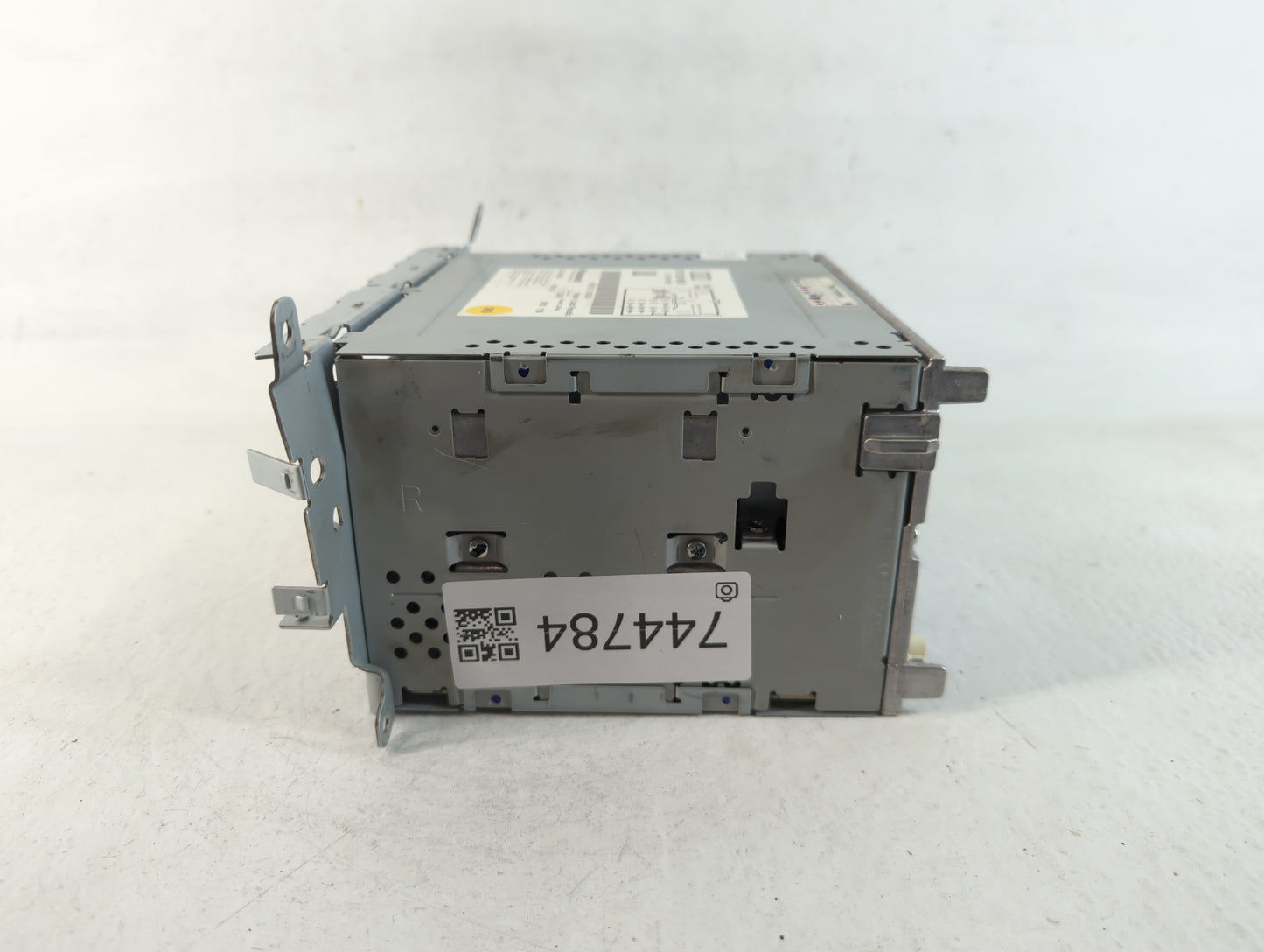 2010-2012 Audi A4 Radio AM FM Cd Player Receiver Replacement P/N:8T1 035 186 R Fits Fits 2010 2011 2012 2013 2014 2015 2016 2017 OEM Used Auto Parts - Oemusedautoparts1.com