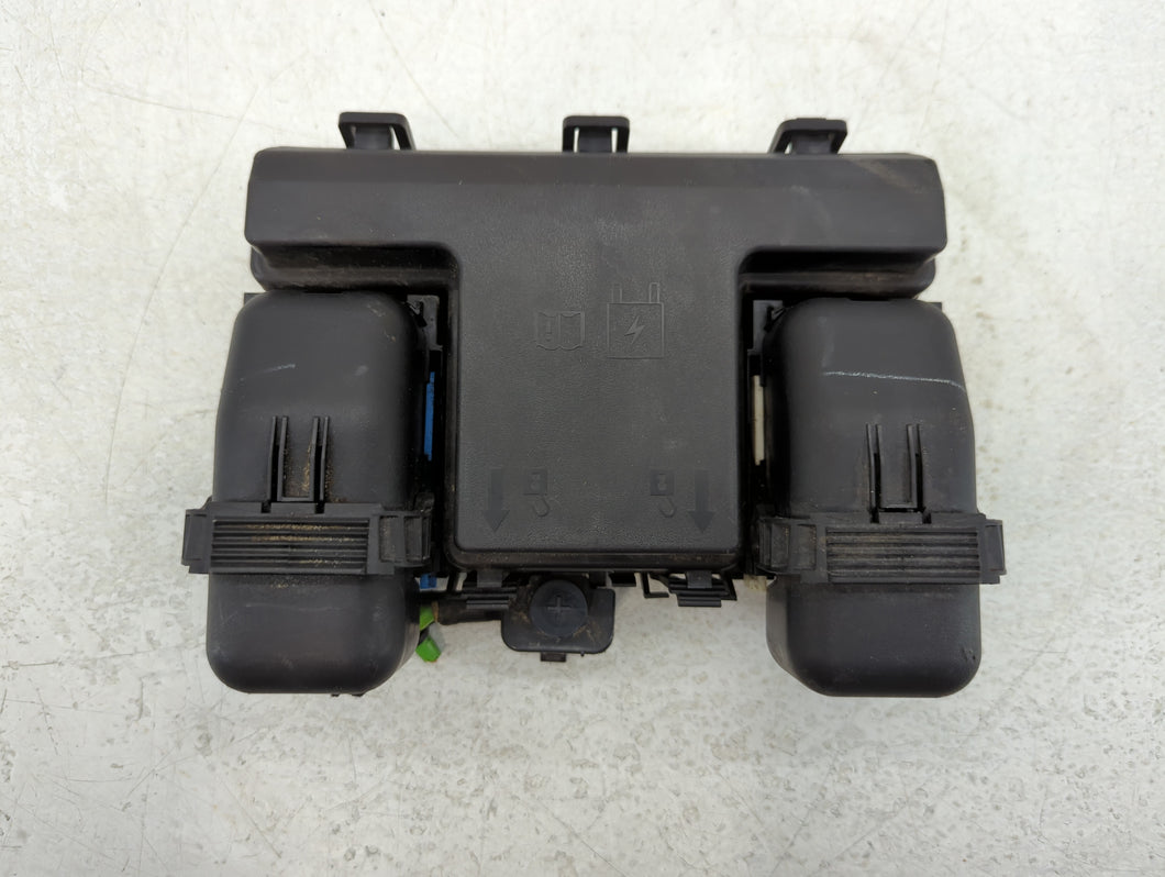 2017-2020 Ford Fusion Fusebox Fuse Box Panel Relay Module P/N:HG9T14D068BC_01 Fits Fits 2017 2018 2019 2020 OEM Used Auto Parts