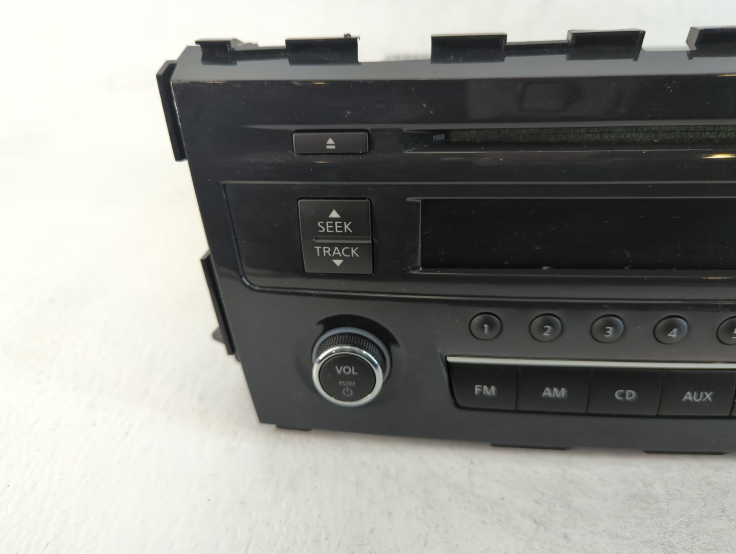 2013-2015 Nissan Altima Radio AM FM Cd Player Receiver Replacement P/N:28185 3TB0G Fits Fits 2013 2014 2015 OEM Used Auto Parts - Oemusedautoparts1.com