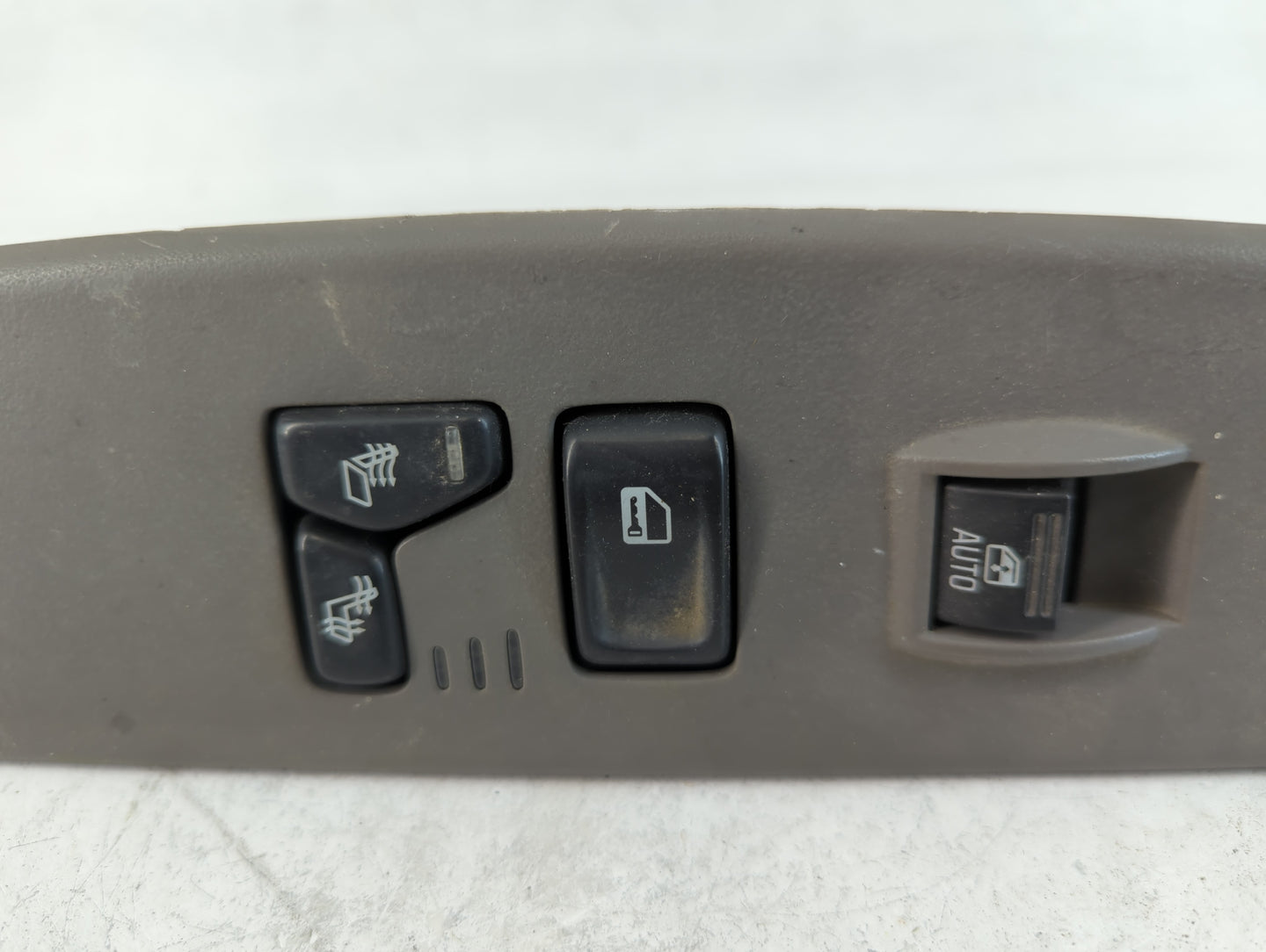 2006-2007 Buick Rainier Master Power Window Switch Replacement Driver Side Left P/N:25811579 Fits Fits 2006 2007 OEM Used Auto Parts - Oemusedautoparts1.com