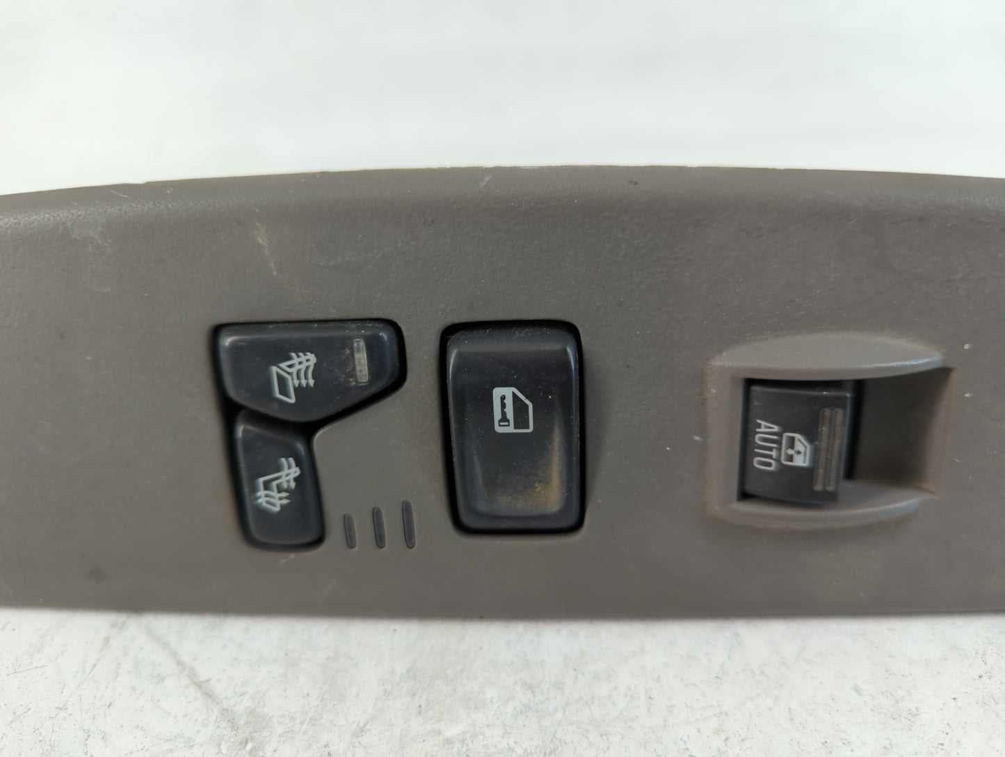 2006-2007 Buick Rainier Master Power Window Switch Replacement Driver Side Left P/N:25811579 Fits Fits 2006 2007 OEM Used Auto Parts - Oemusedautoparts1.com